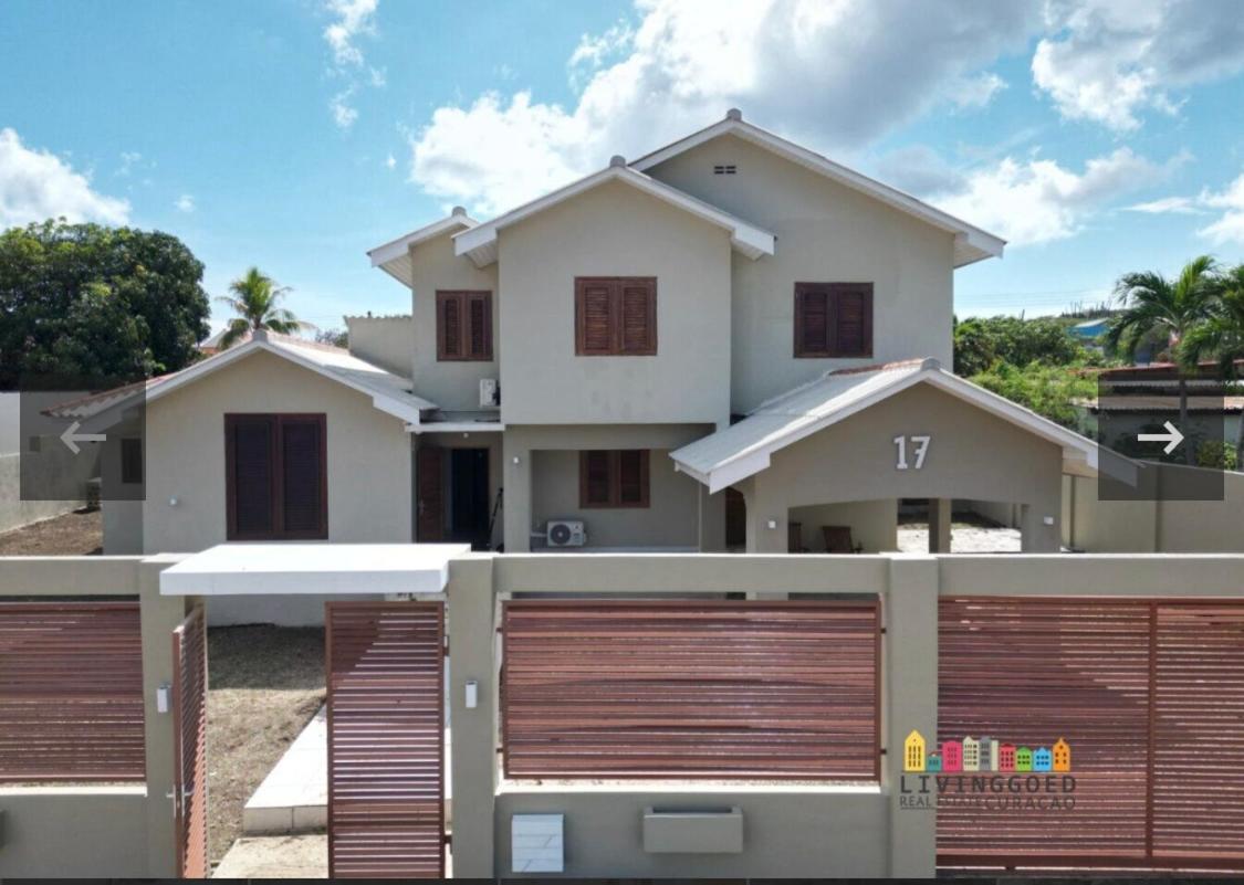 Private Villa with 4 bedrooms and 3 bathrooms