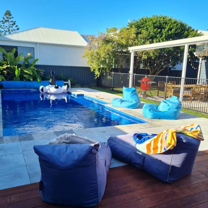 Blue Haven with room for the boat caravan and dog
