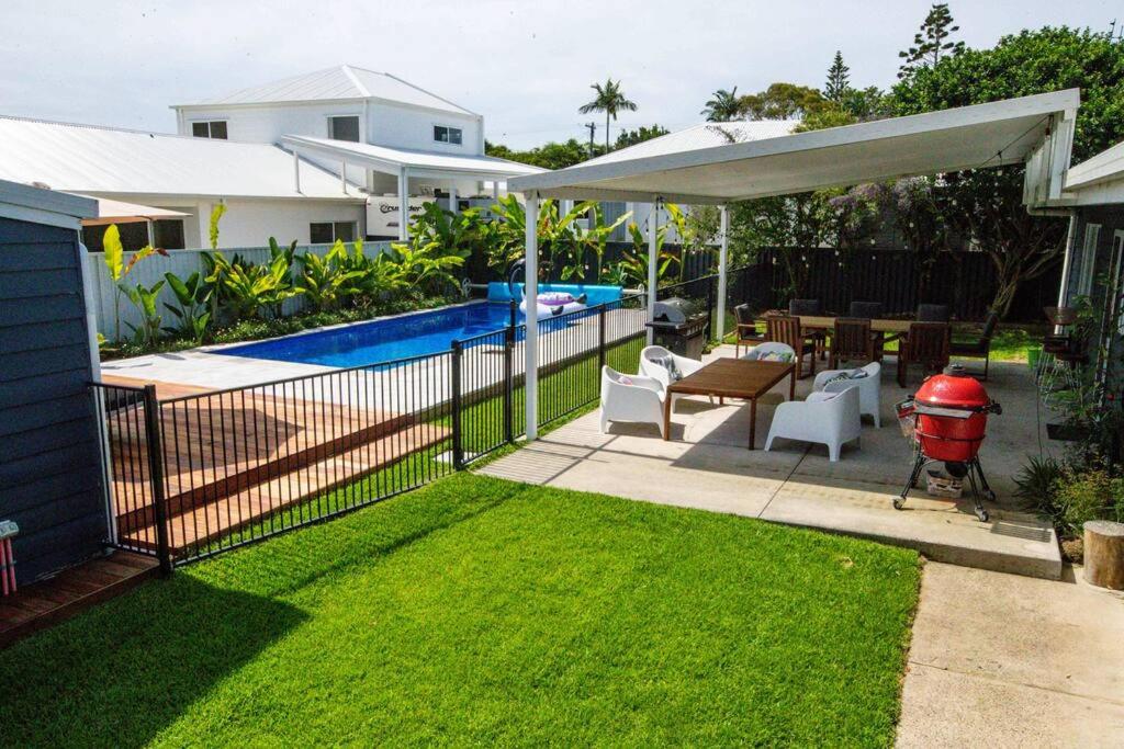 Blue Haven with room for the boat caravan and dog