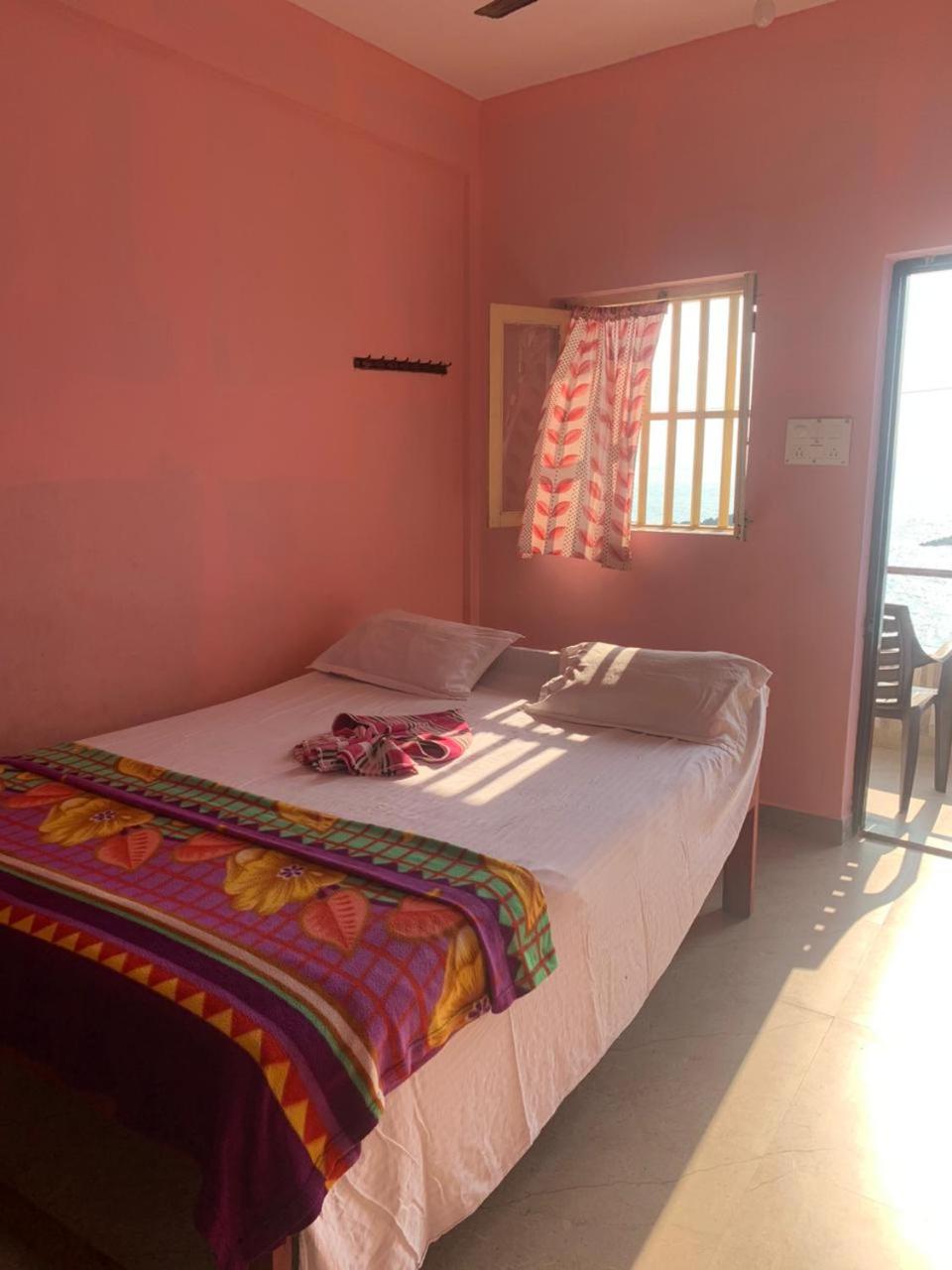 Om Ganesh Guest House Cliffside