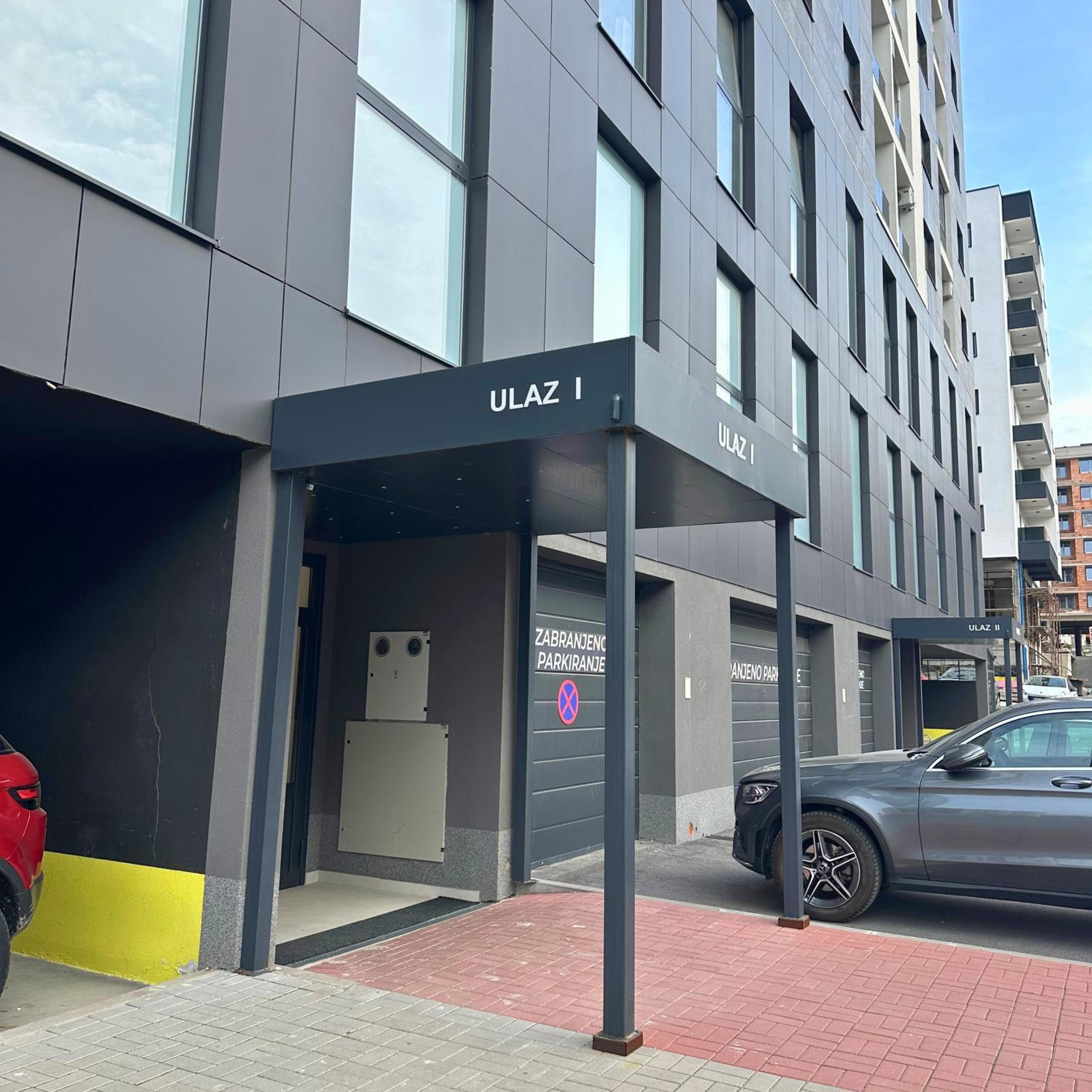 Apartment Hera with private garage