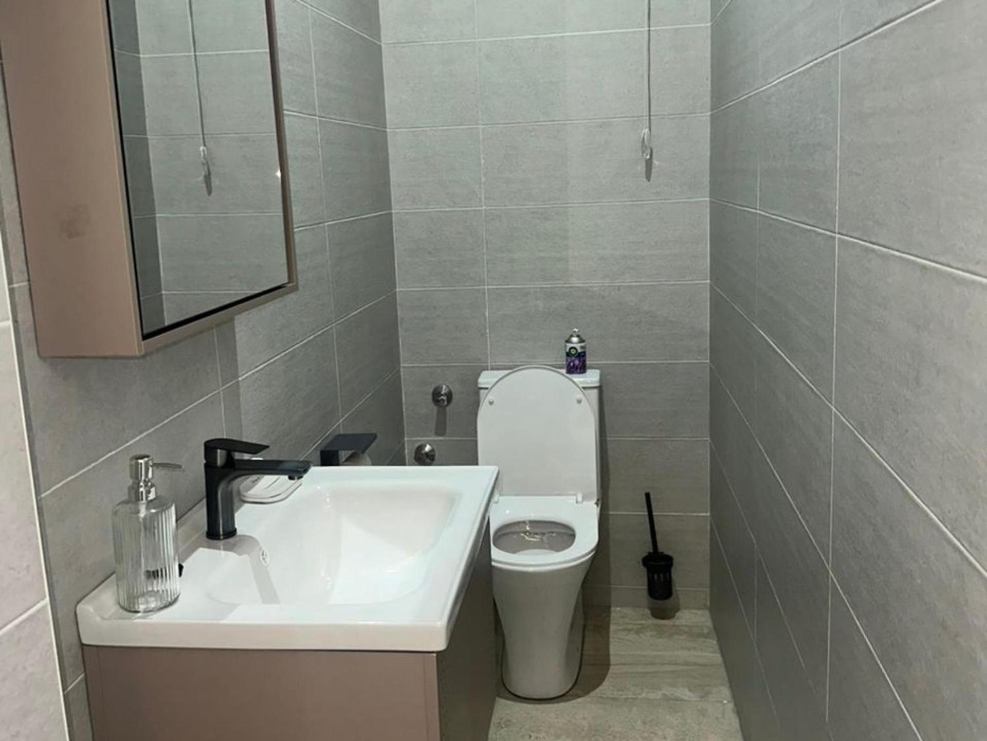 2BR Apartment with Pool and Wifi near Airport view 5