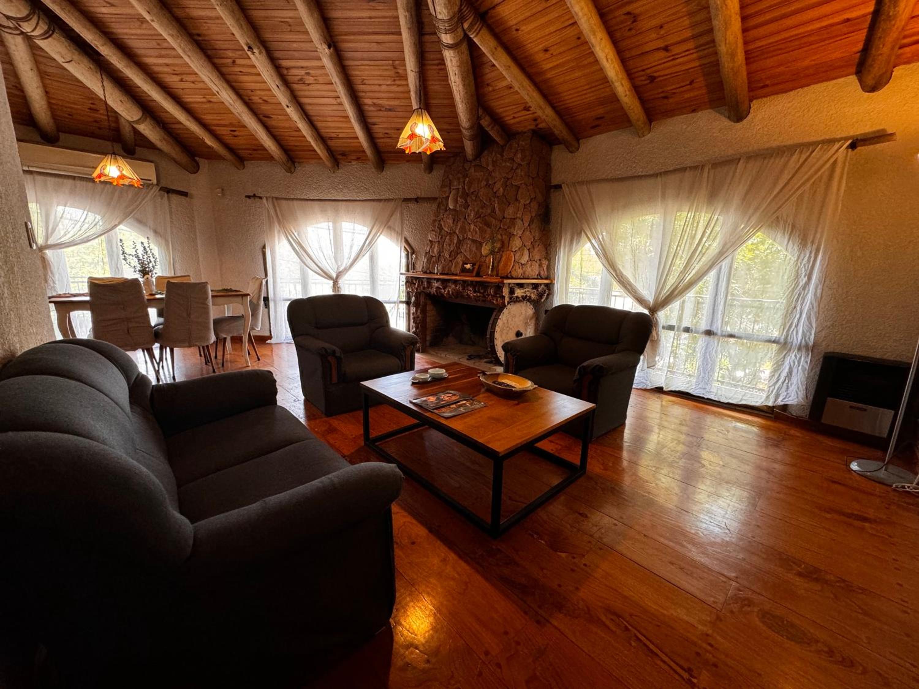 Ruca Apartment Cálido y Amplio en el Centro de Tupungato