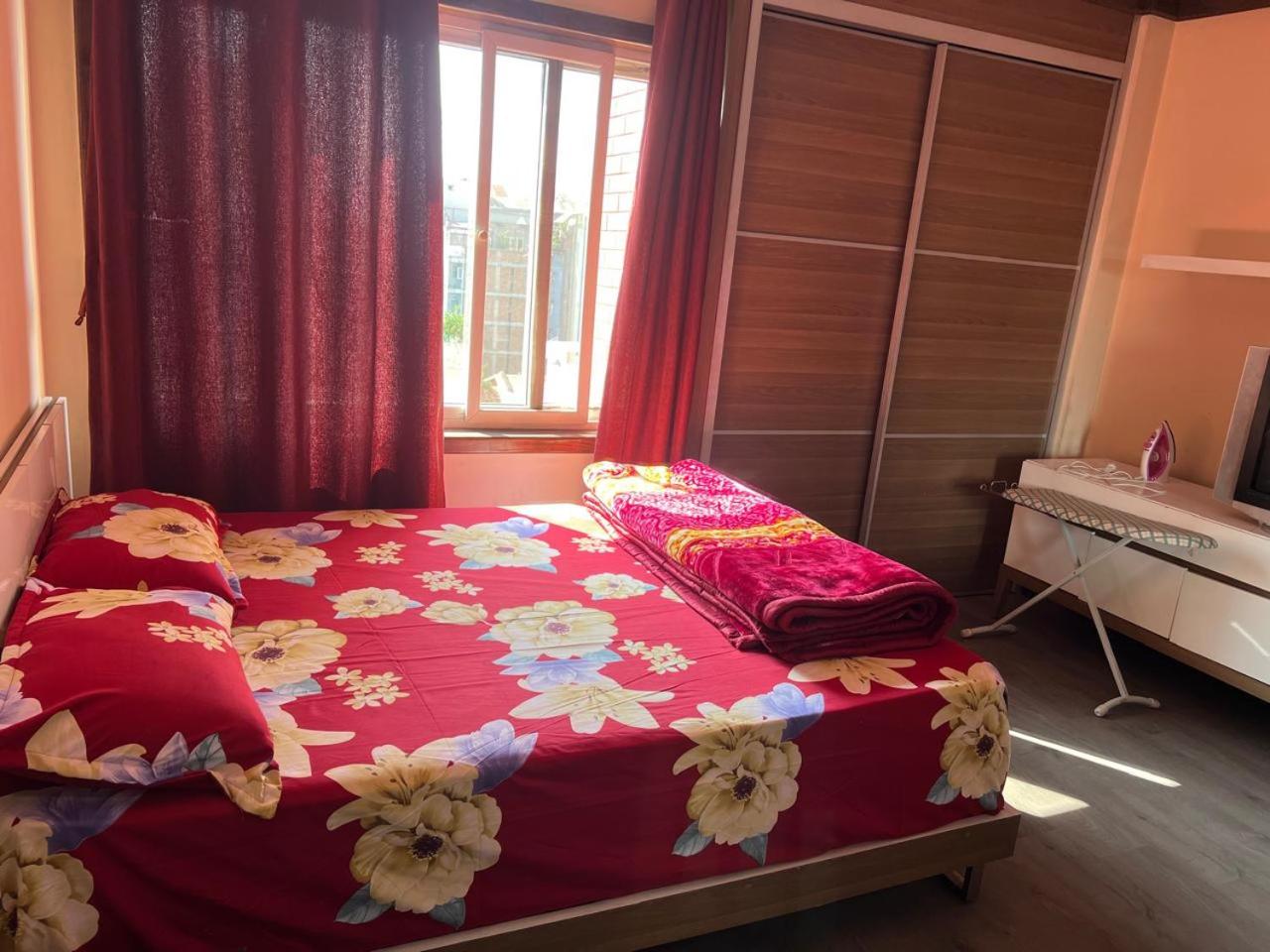 Spacious Serviced Apartment in Kathmandu, Bhatbhateni view 4