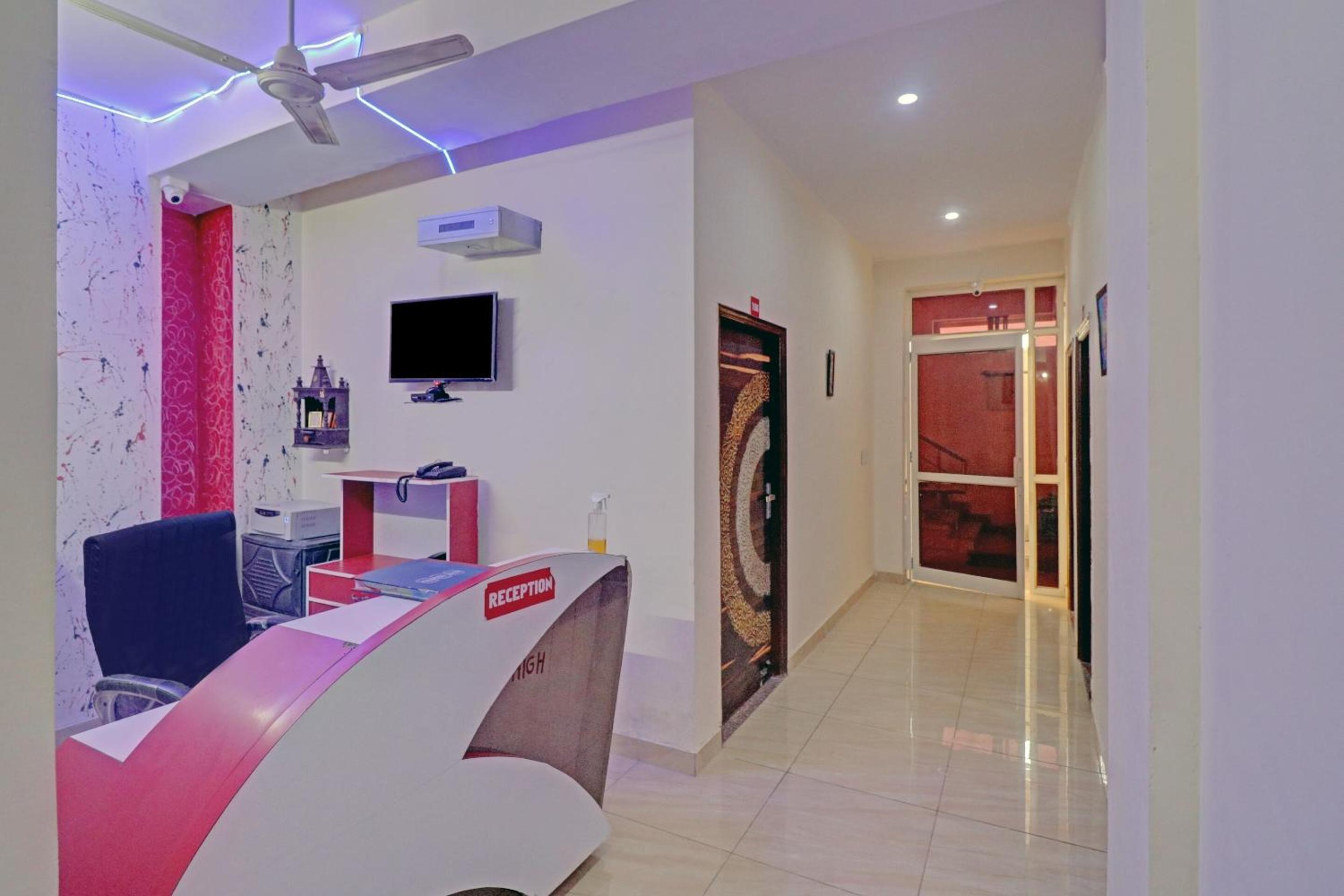 Lobby & Reception
