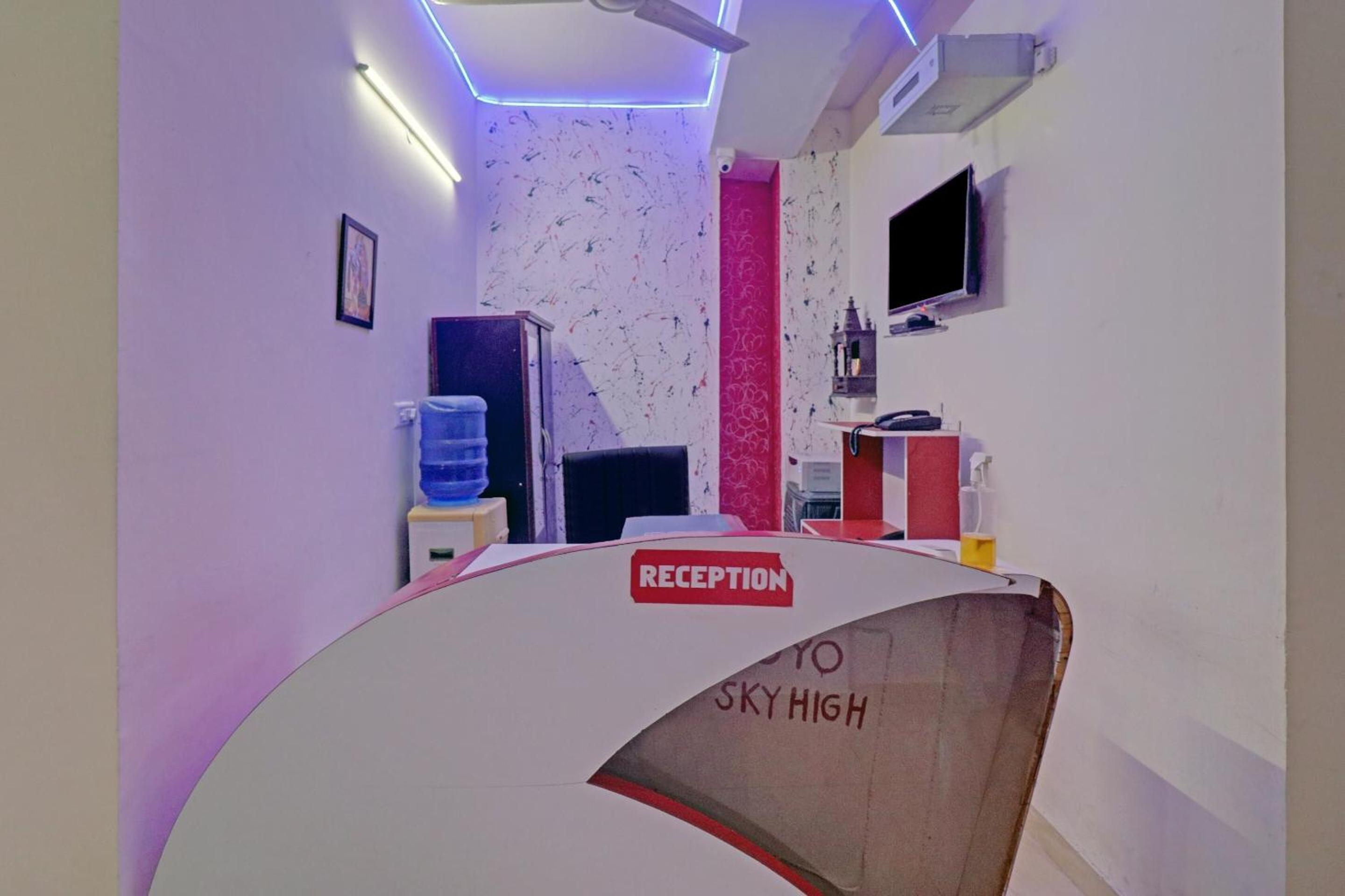 Lobby & Reception