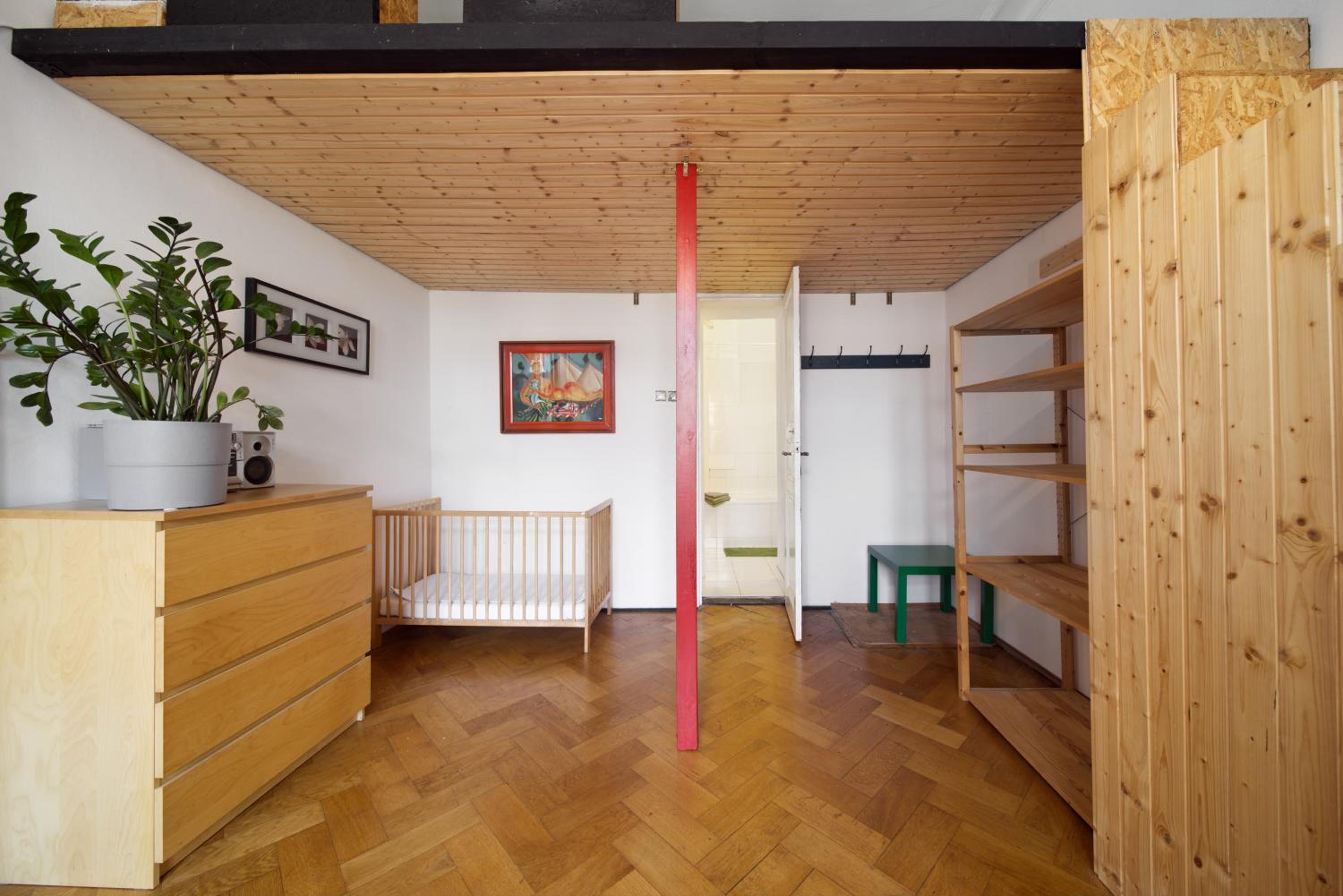 MIKE’S HUGE APARTMENT