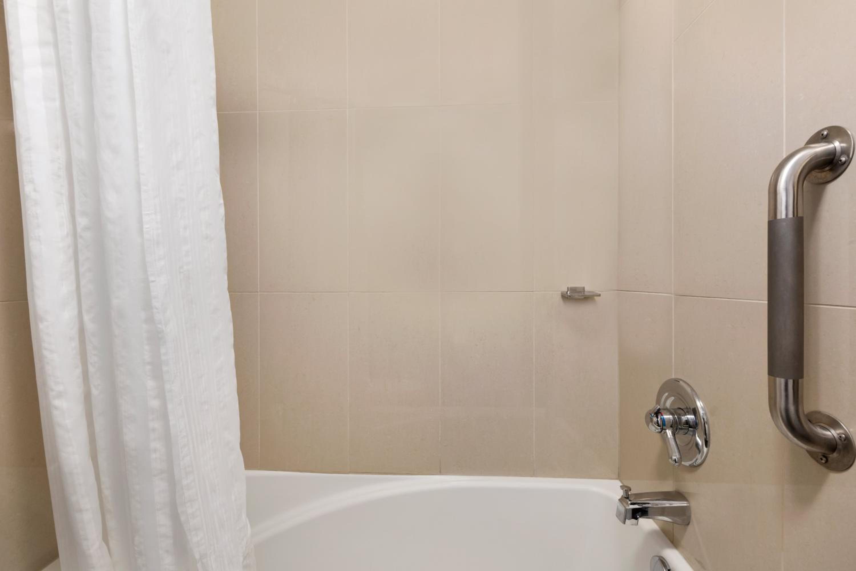 Days Inn by Wyndham Montreal Airport Conference Centre - Property Image 9