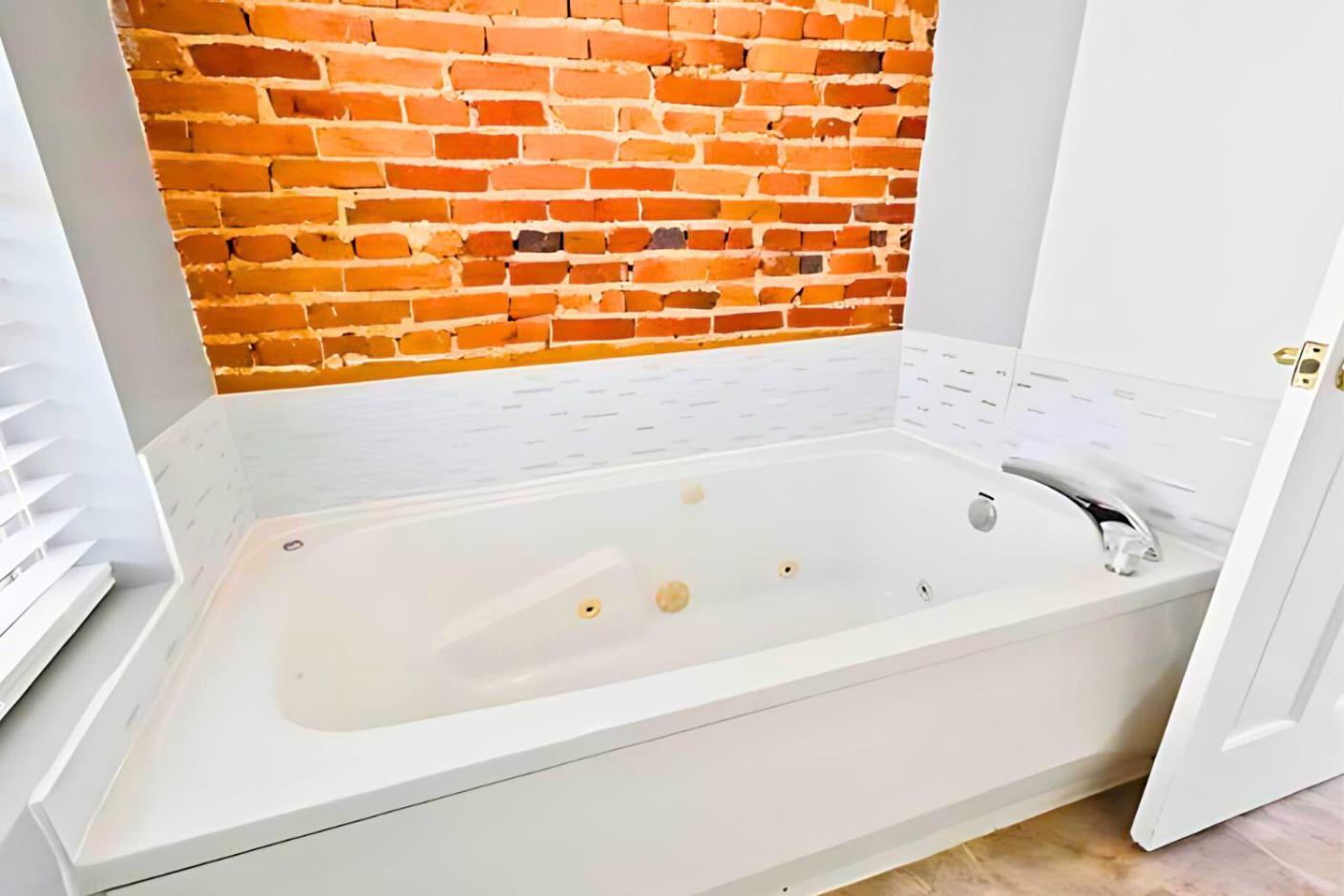 Federal Hill  Inner Harbor Lux Retreat, Sleeps 6 - Property Image 10