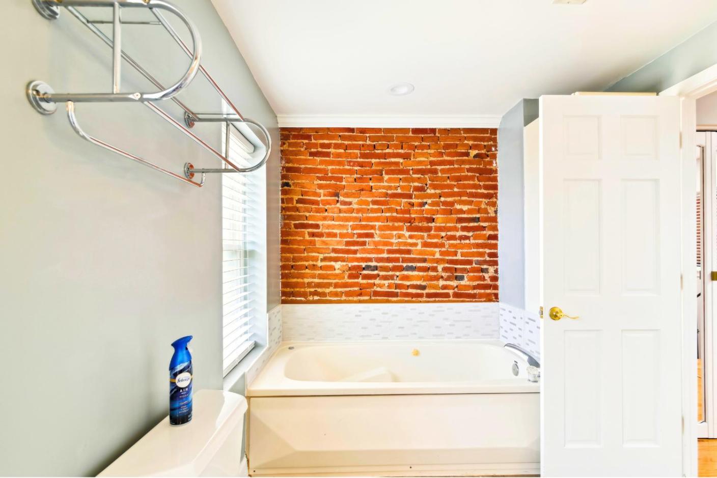 Federal Hill  Inner Harbor Lux Retreat, Sleeps 6 - Property Image 11