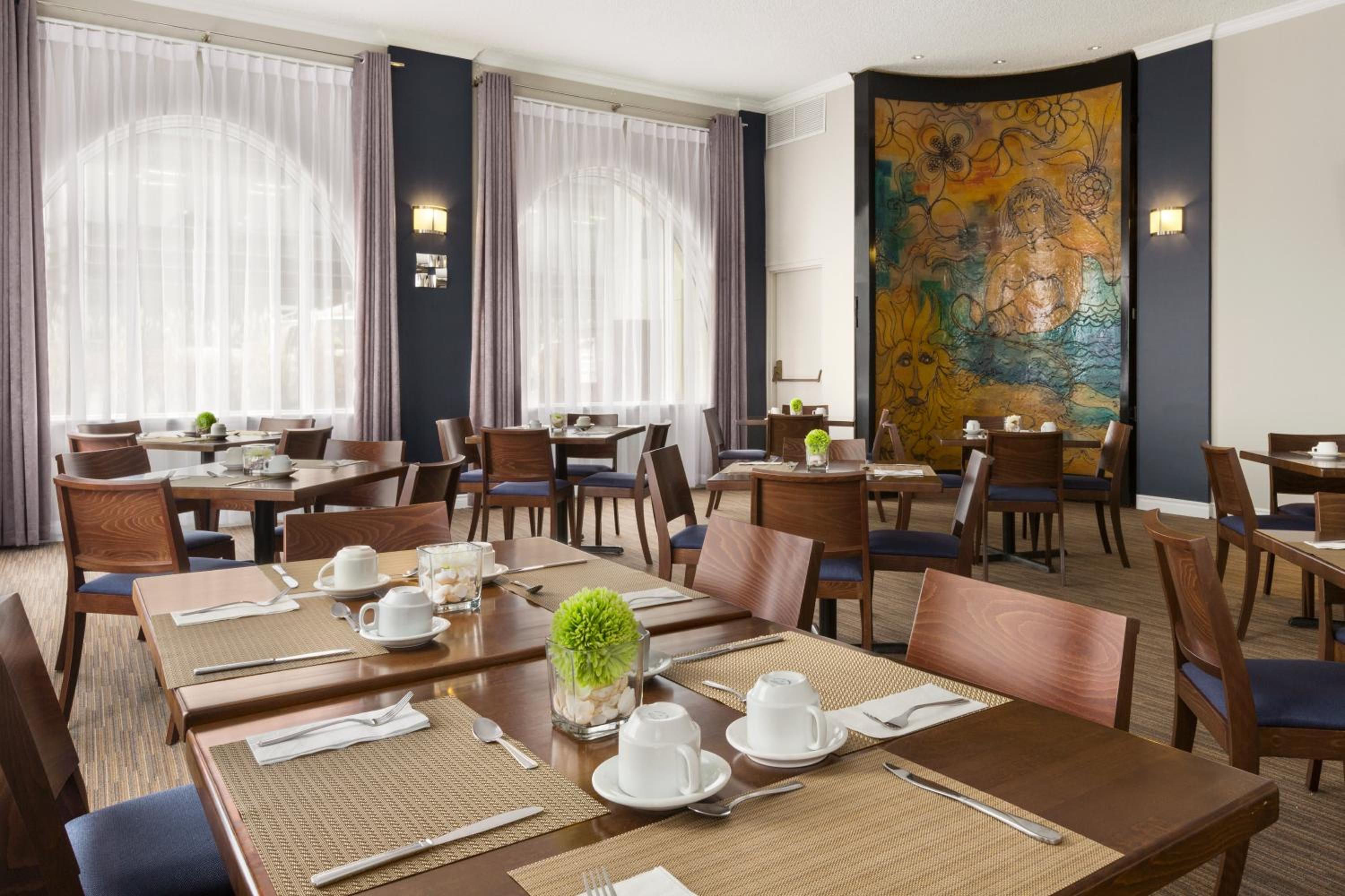 Days Inn by Wyndham Montreal Airport Conference Centre - Property Image 3