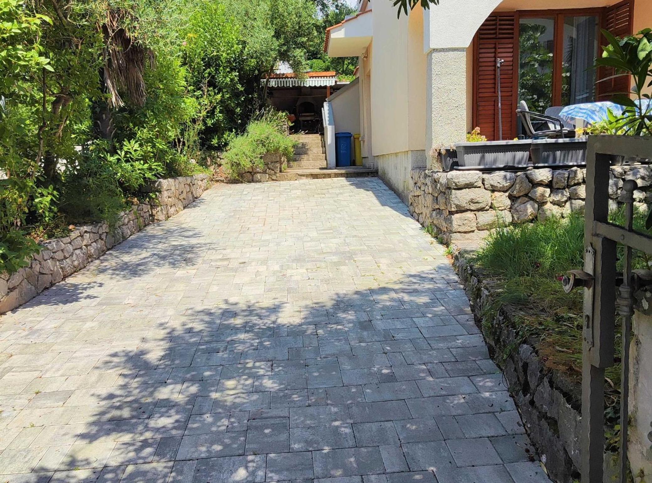 Comfortable Crikvenica Stay with Private Parking