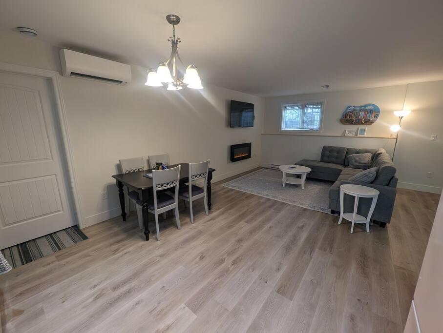 Springhouse Seaside Retreat 2-Bedroom on the Bay