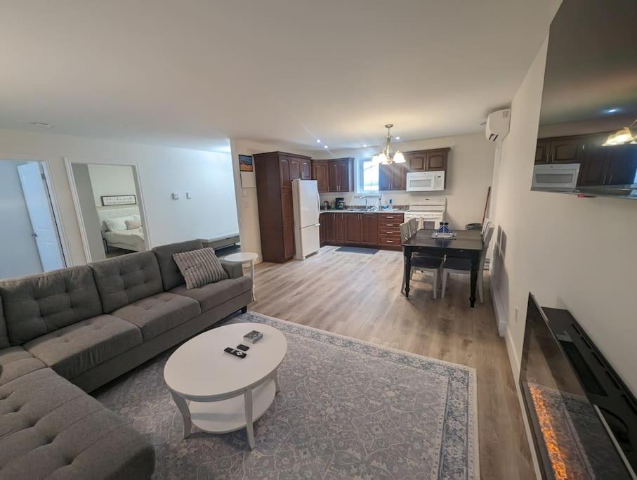 Springhouse Seaside Retreat 2-Bedroom on the Bay
