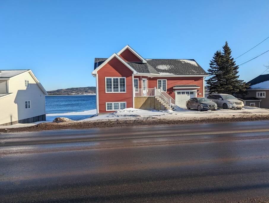 Springhouse Seaside Retreat 2-Bedroom on the Bay