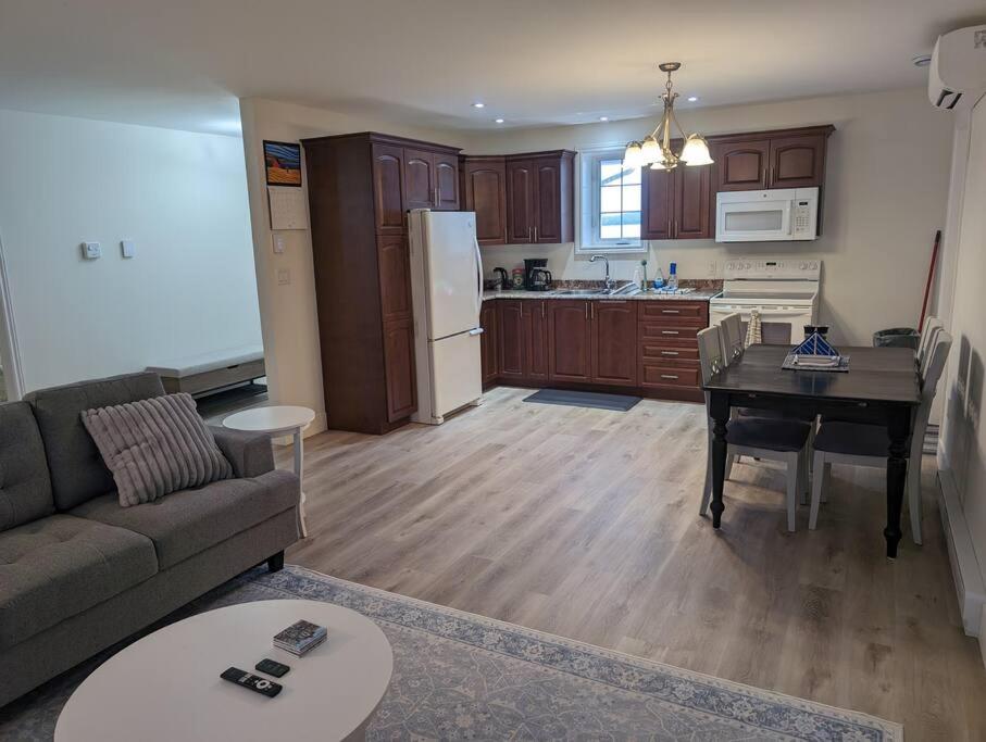 Springhouse Seaside Retreat 2-Bedroom on the Bay