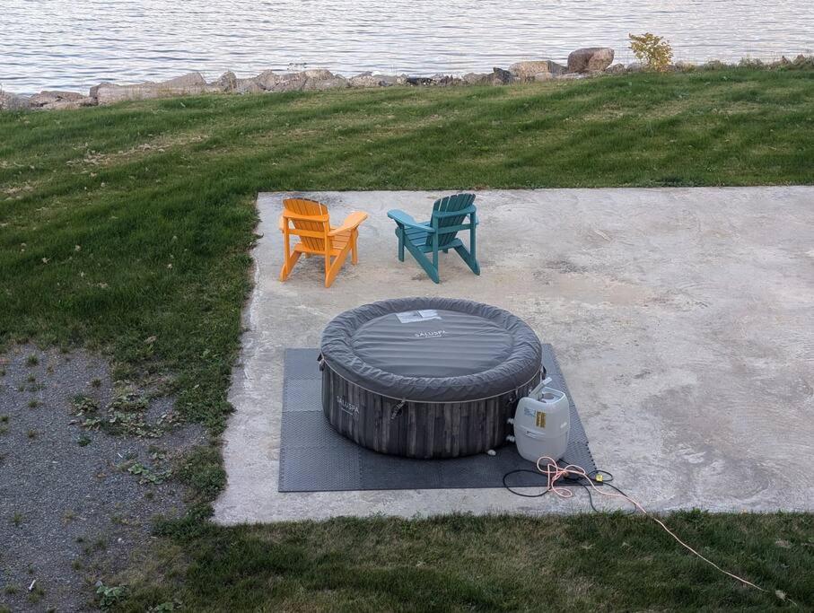 Springhouse Seaside Retreat 2-Bedroom on the Bay