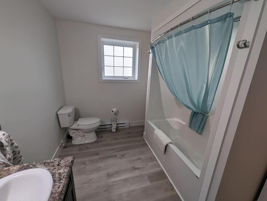 Springhouse Seaside Retreat 2-Bedroom on the Bay
