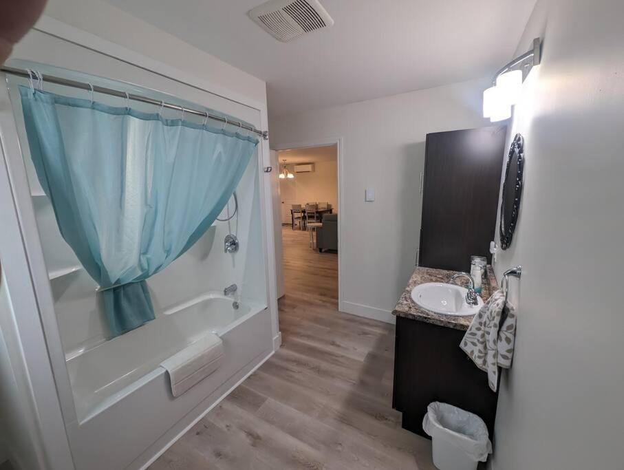 Springhouse Seaside Retreat 2-Bedroom on the Bay