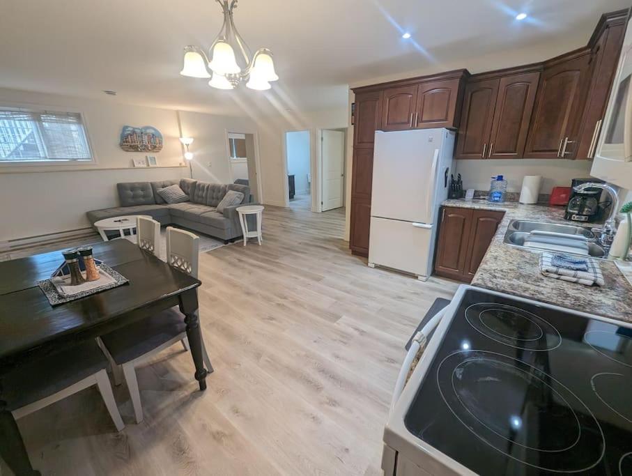 Springhouse Seaside Retreat 2-Bedroom on the Bay