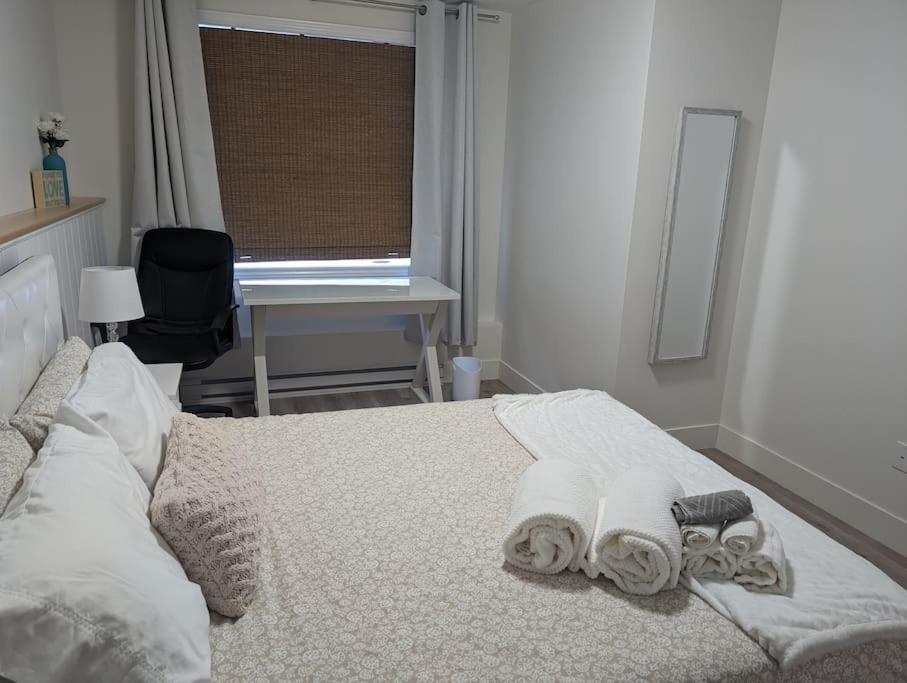 Springhouse Seaside Retreat 2-Bedroom on the Bay