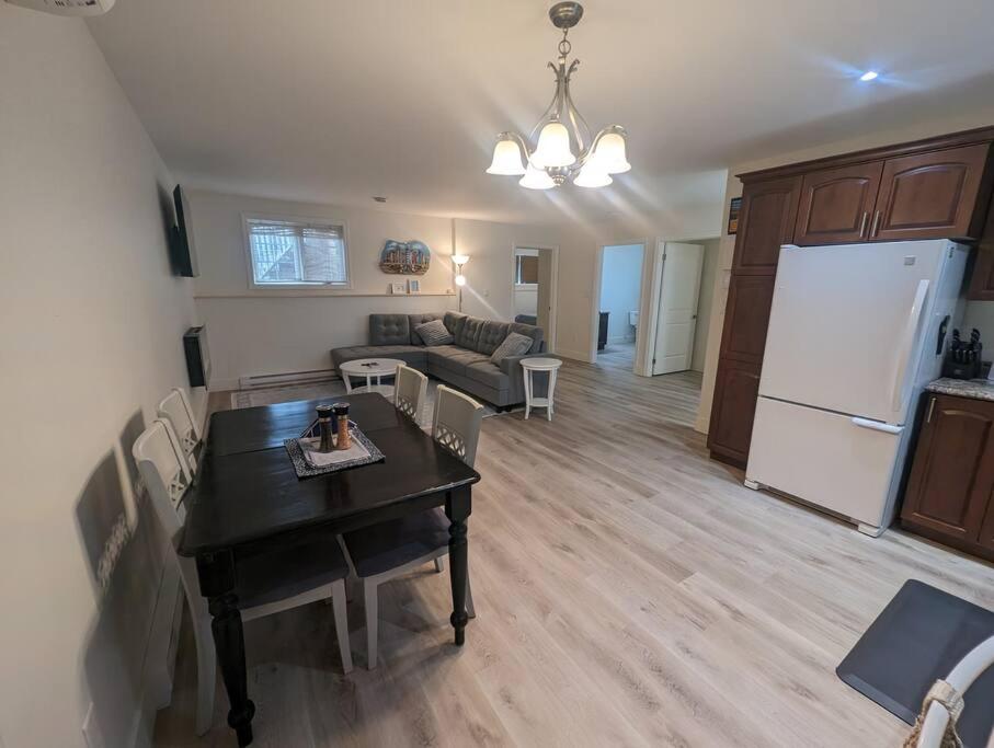 Springhouse Seaside Retreat 2-Bedroom on the Bay