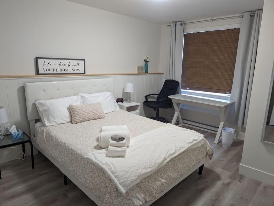 Springhouse Seaside Retreat 2-Bedroom on the Bay