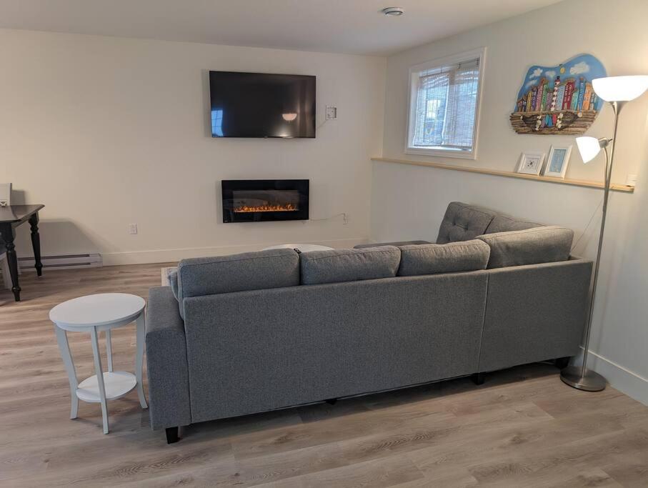 Springhouse Seaside Retreat 2-Bedroom on the Bay