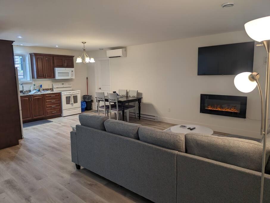Springhouse Seaside Retreat 2-Bedroom on the Bay