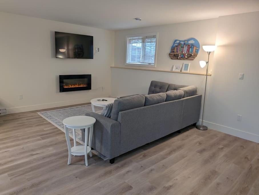 Springhouse Seaside Retreat 2-Bedroom on the Bay