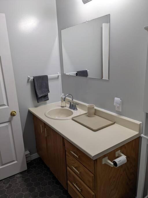 Springhouse Cozy Oceanview 1-Bedroom Apartment