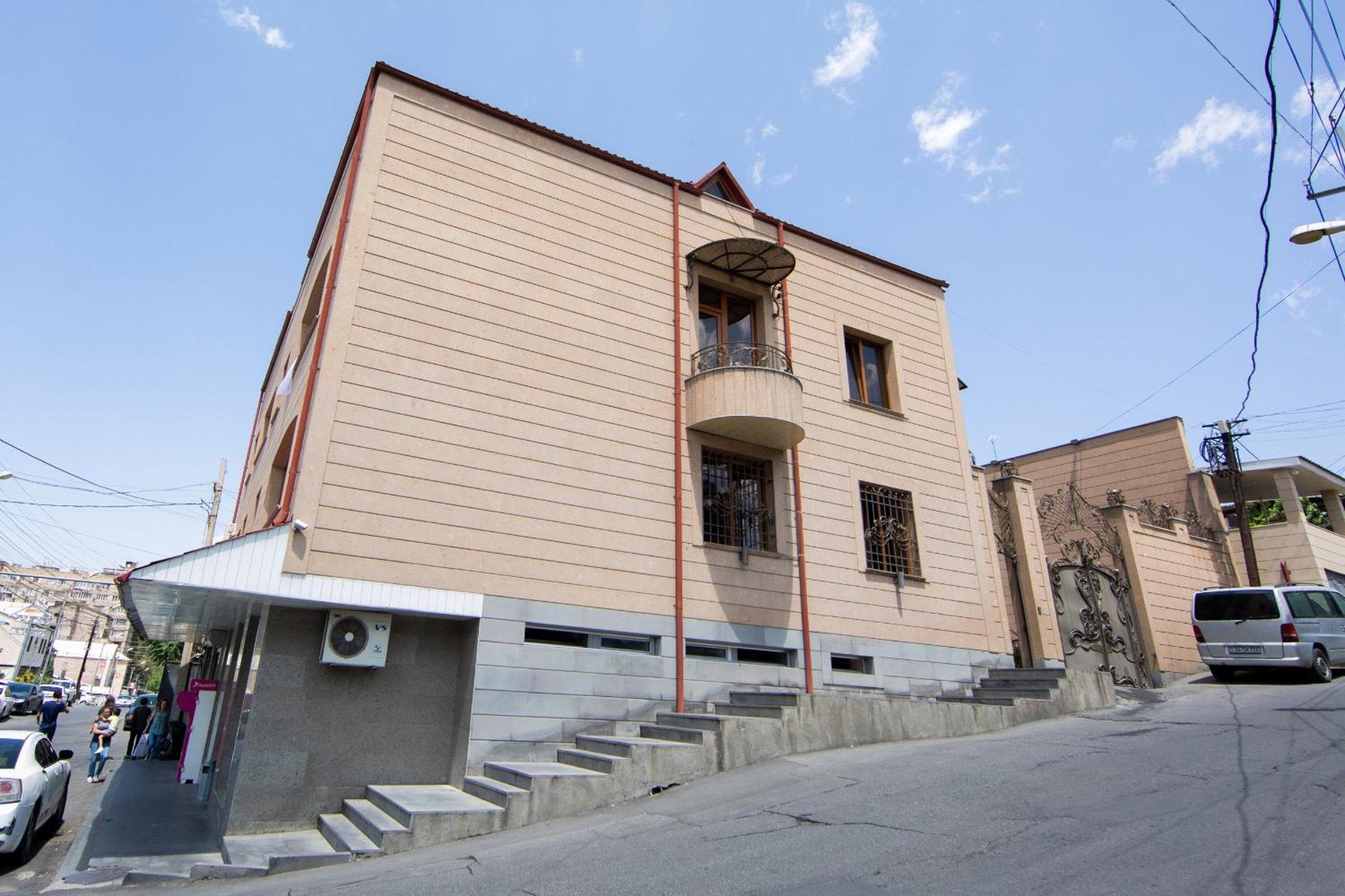 Hajime hotel-hostel