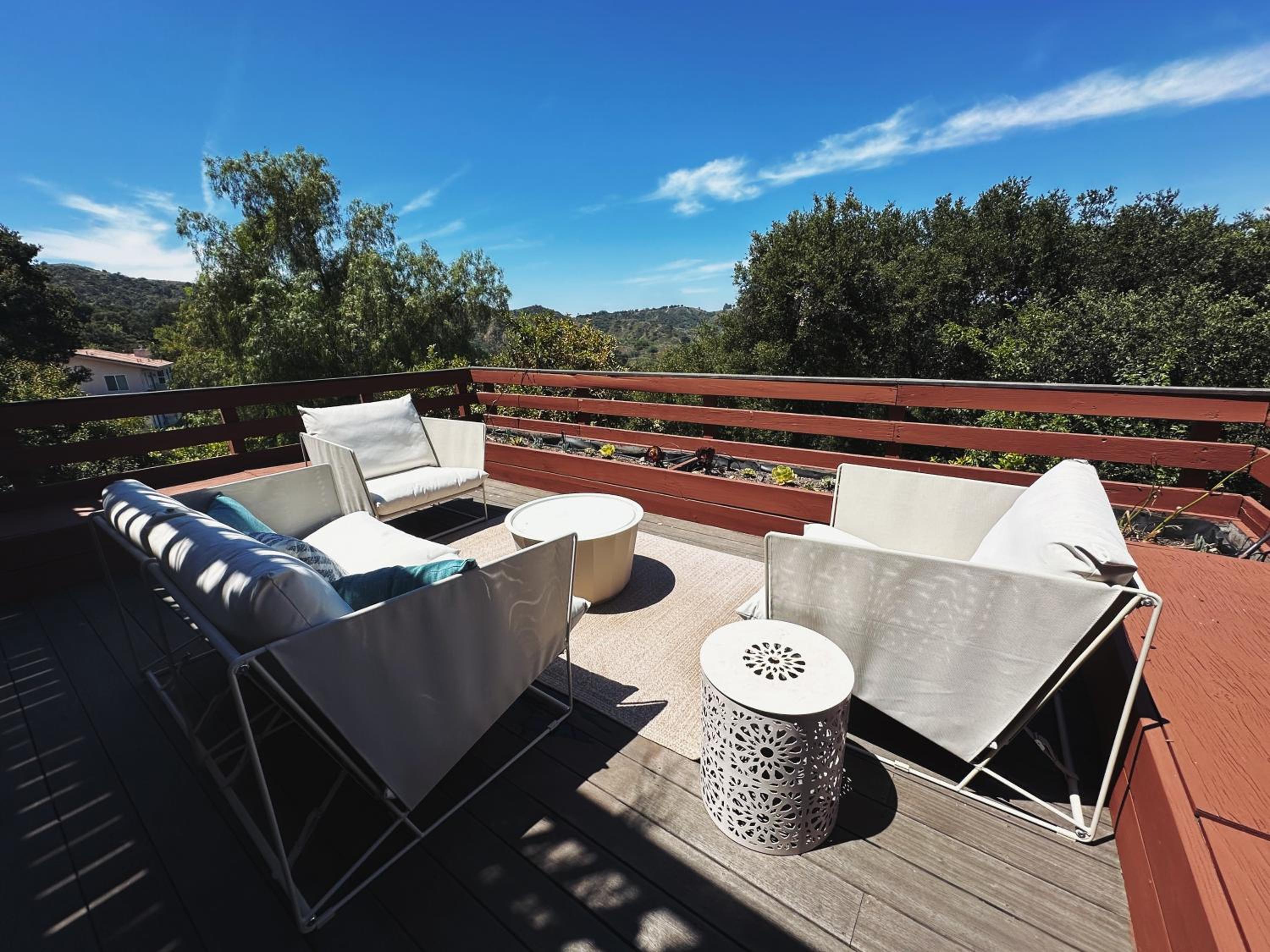 Charming 1BR Home with Expansive Balcony - ALT-TOP