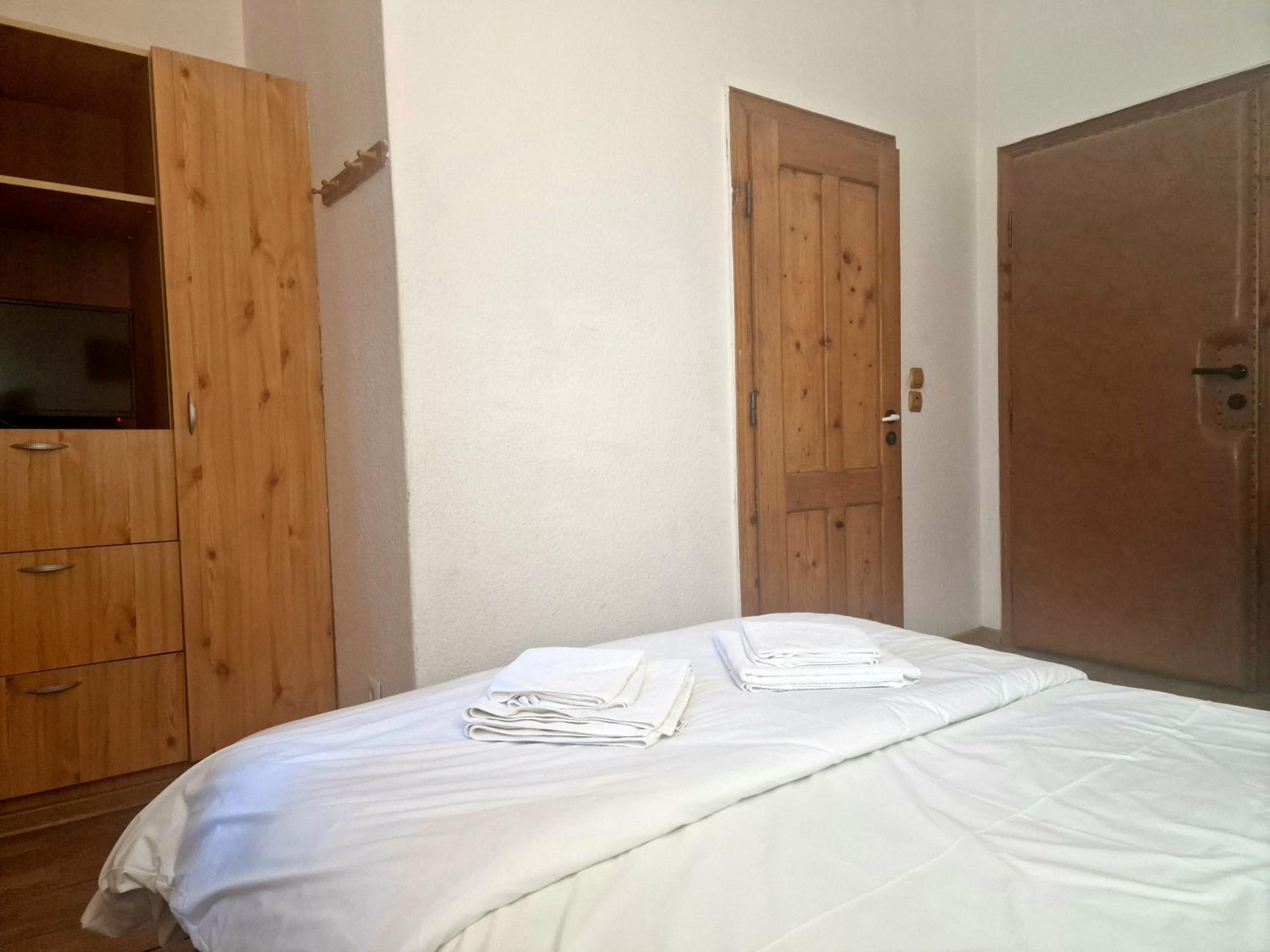 Pensiunea Casa Dimitrios-Baile Herculane -Casă Boemă cu vedere la munte apă atmosferă intimă