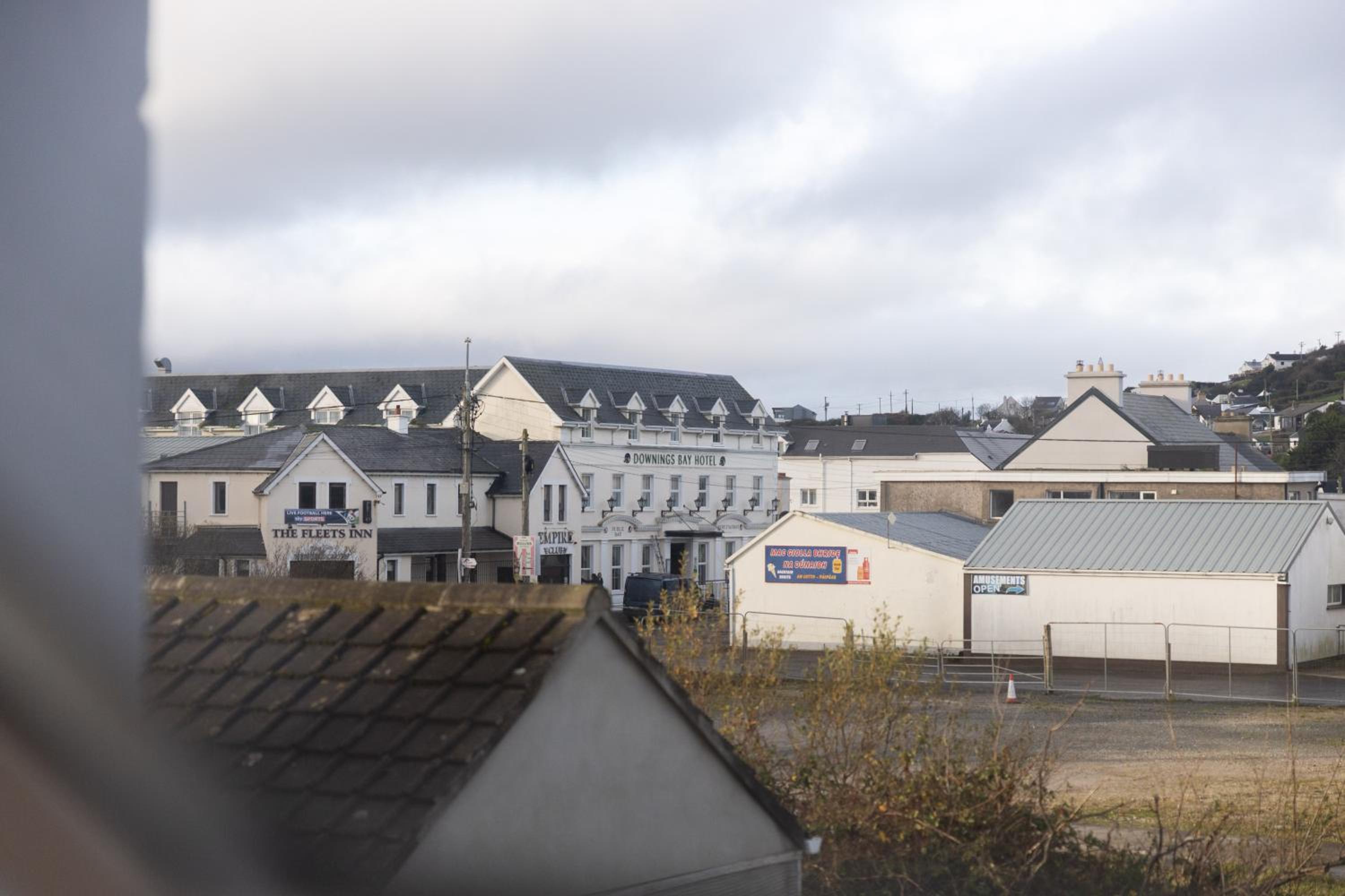 3 Bedroom House Near Beach By Travel Lets Holiday Rentals Donegal With Private Garden view 2