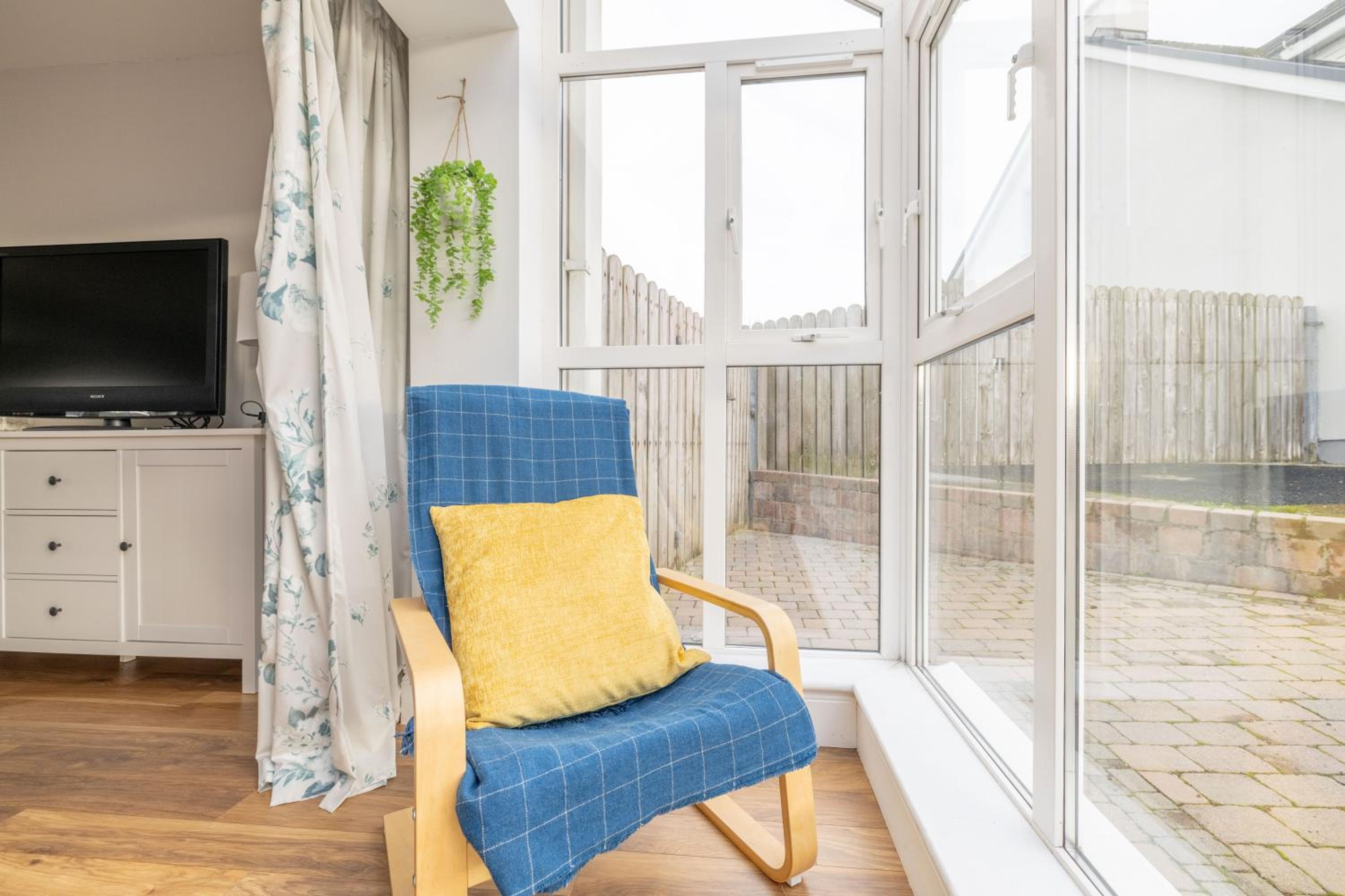 3 Bedroom House Near Beach By Travel Lets Holiday Rentals Donegal With Private Garden view 3