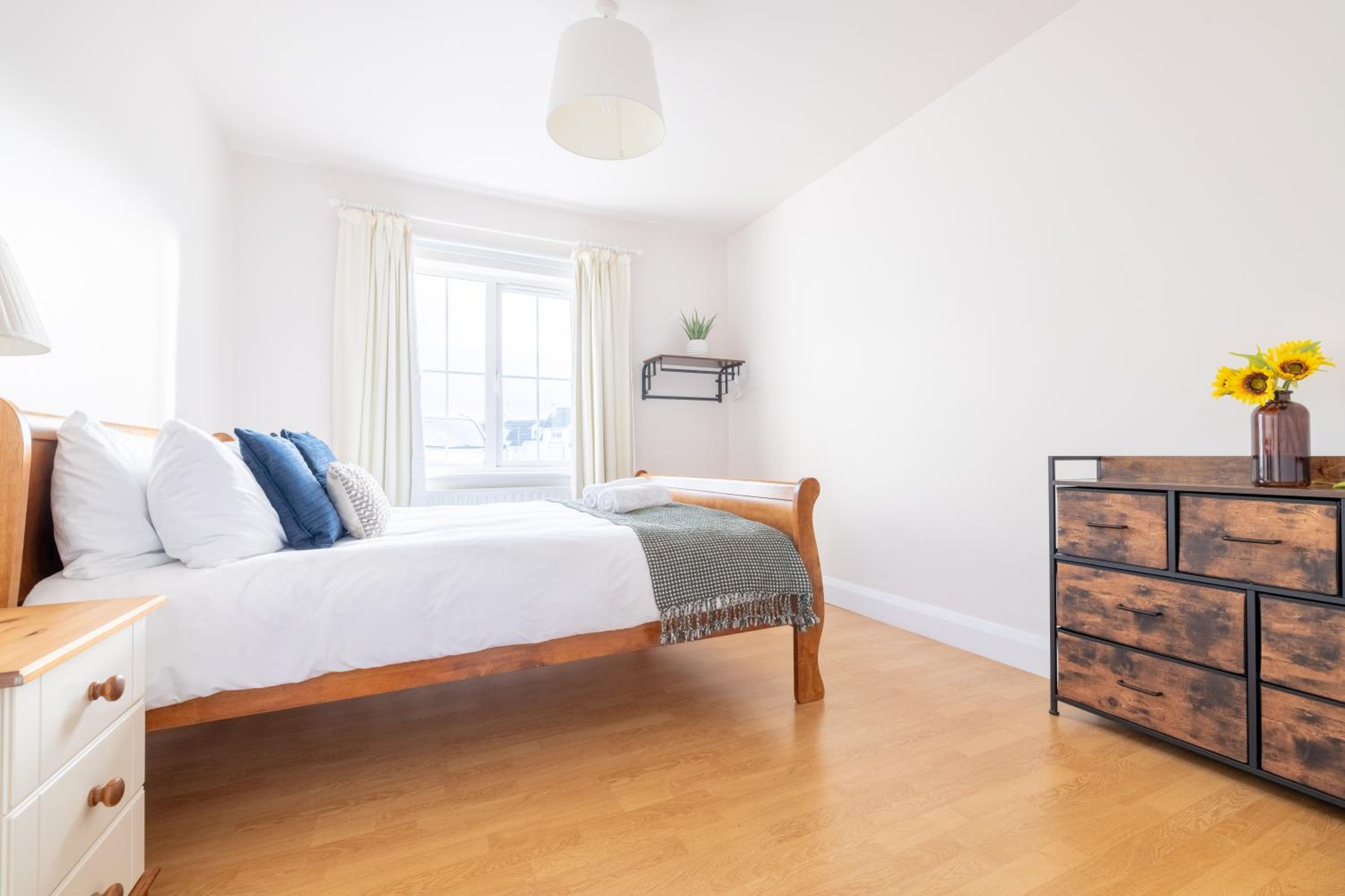 3 Bedroom House Near Beach By Travel Lets Holiday Rentals Donegal With Private Garden view 5