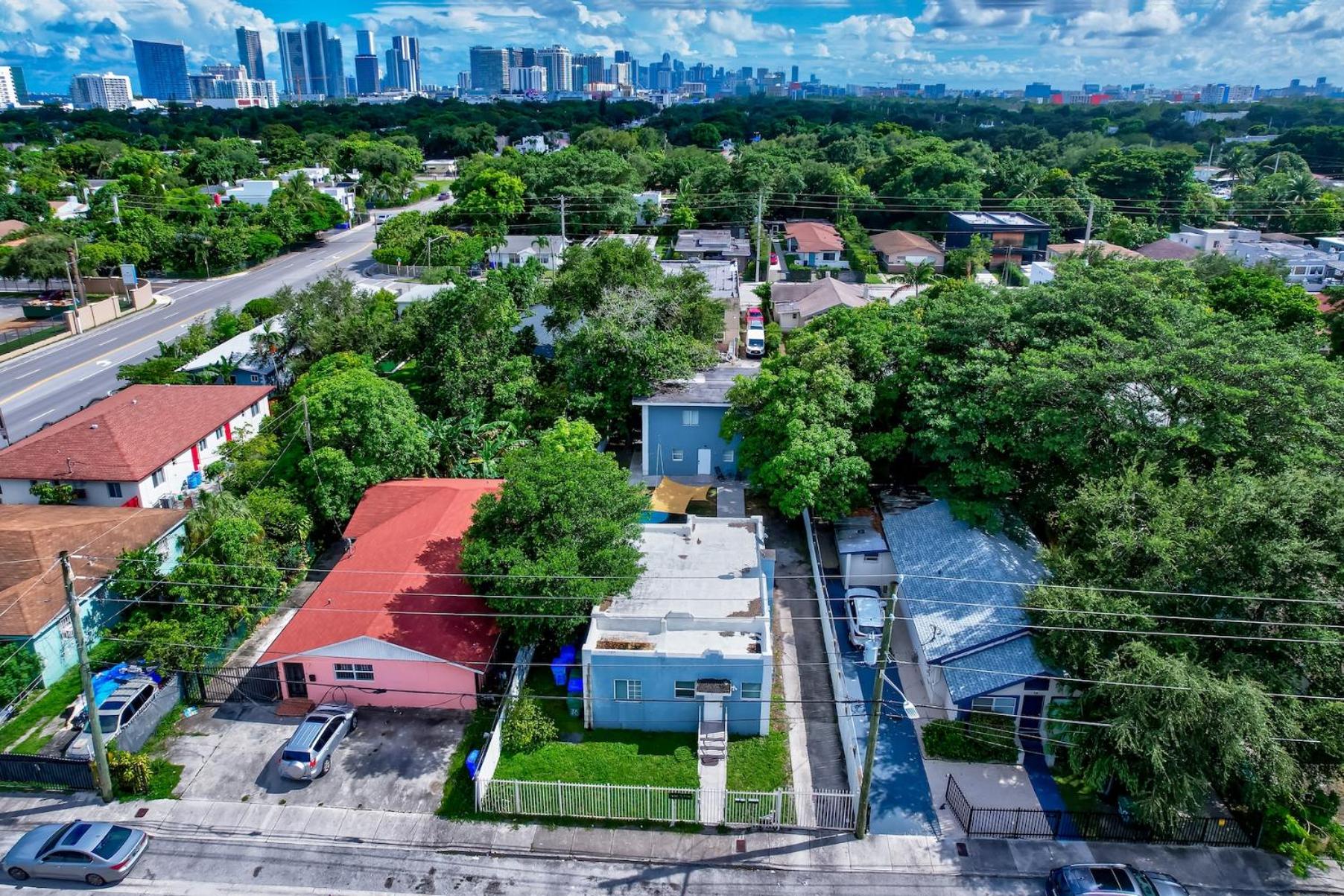 3 minutes away from Design District and Wynwood