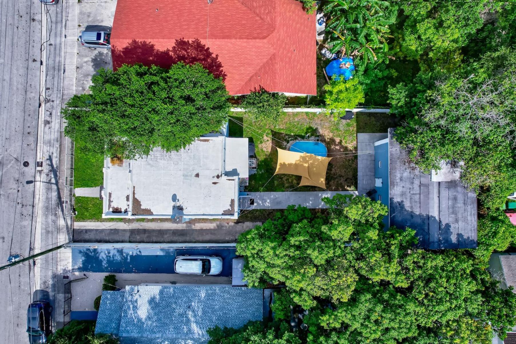 3 minutes away from Design District and Wynwood
