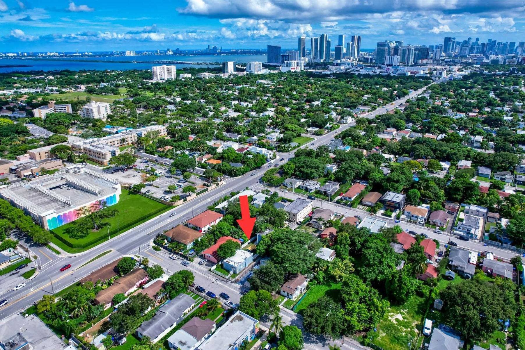 3 minutes away from Design District and Wynwood