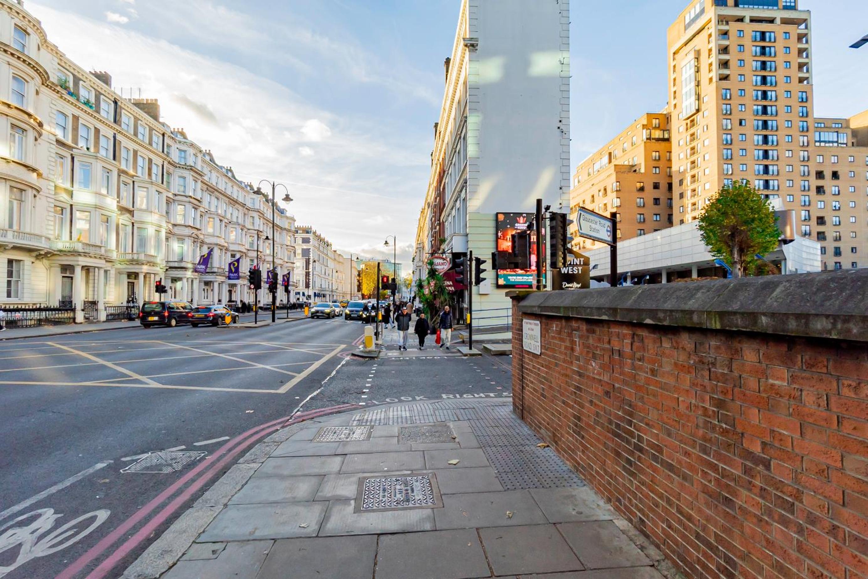 Chic 2 Bedrooms 2 Bathrooms at Kensington