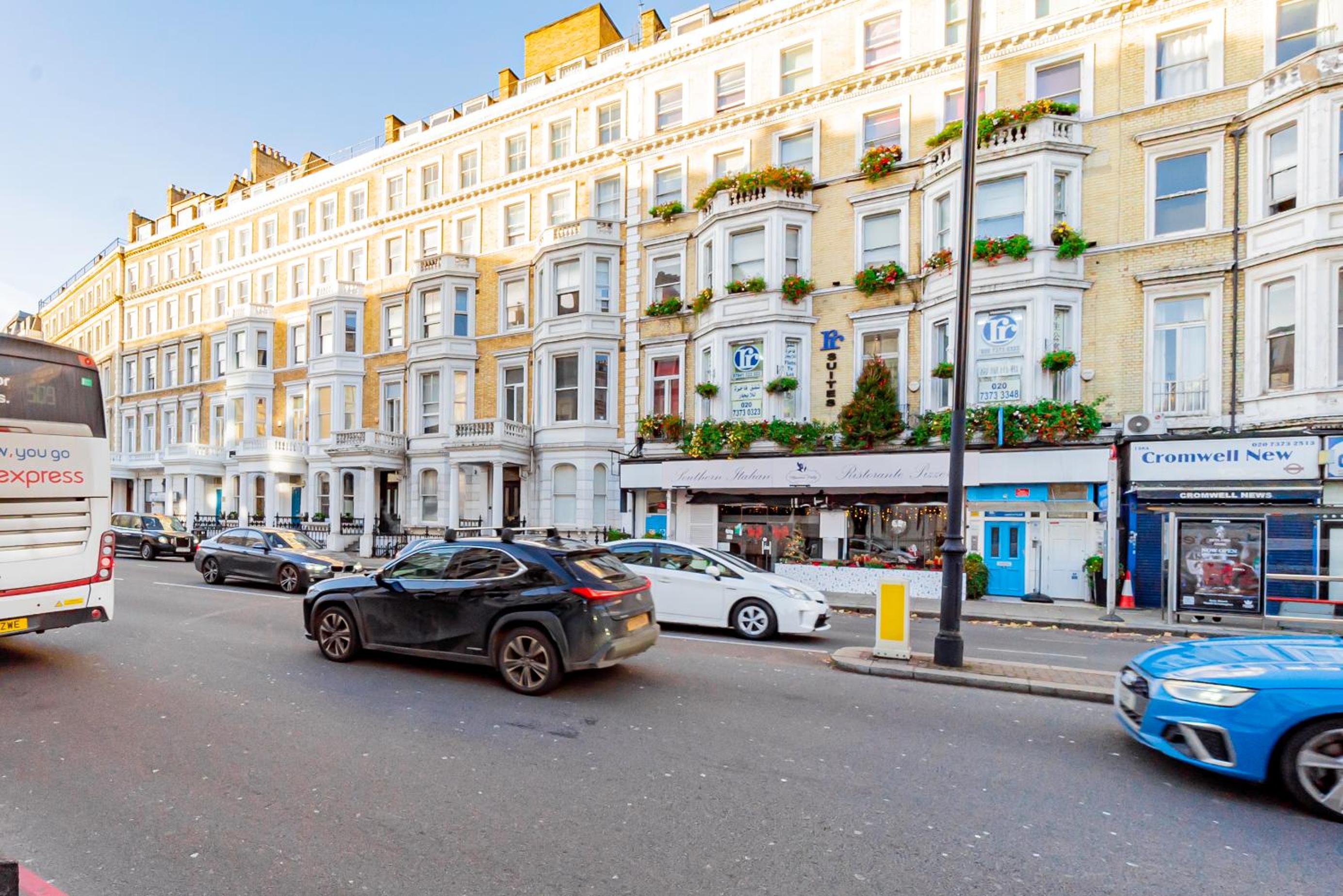Chic 2 Bedrooms 2 Bathrooms at Kensington