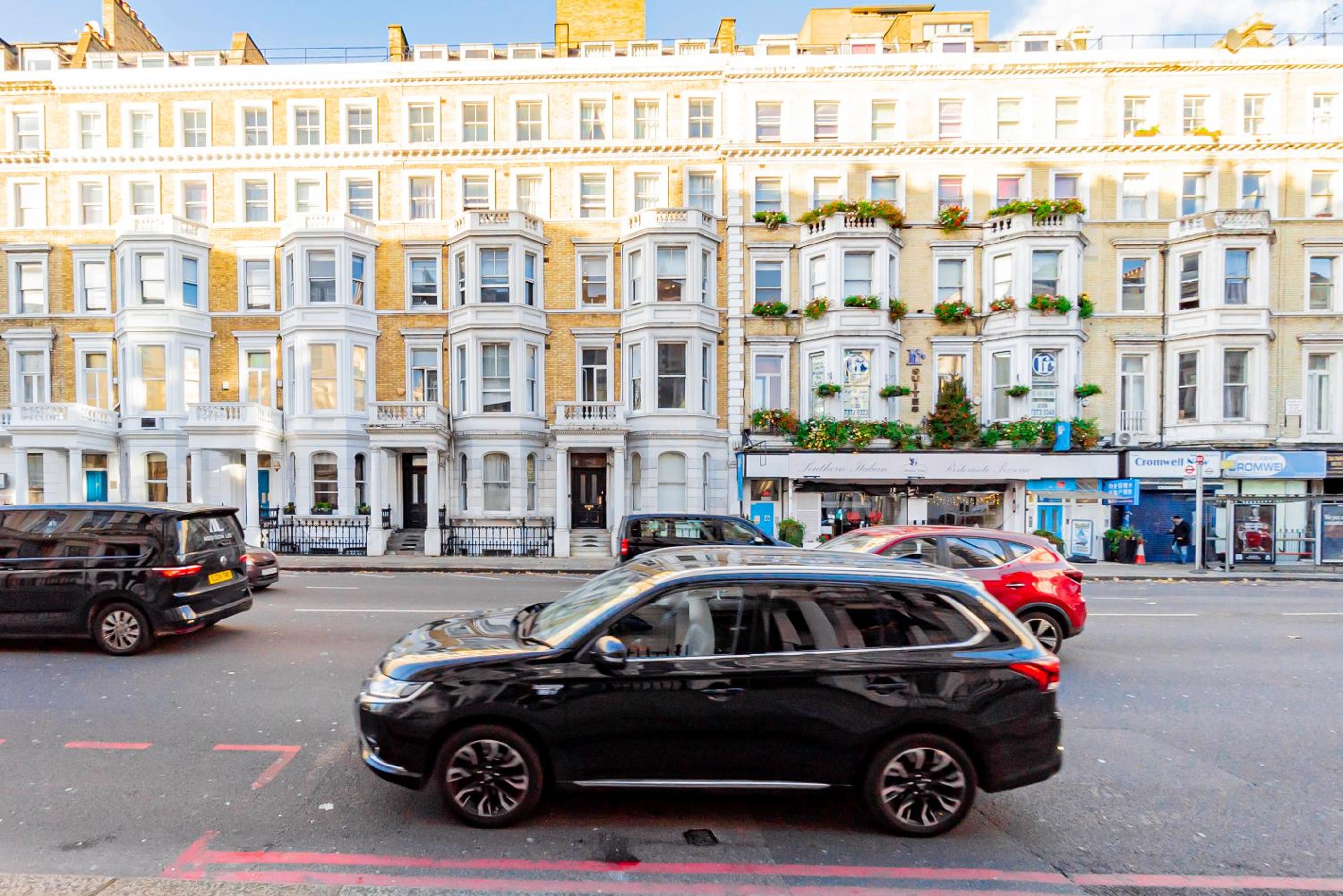 Chic 2 Bedrooms 2 Bathrooms at Kensington