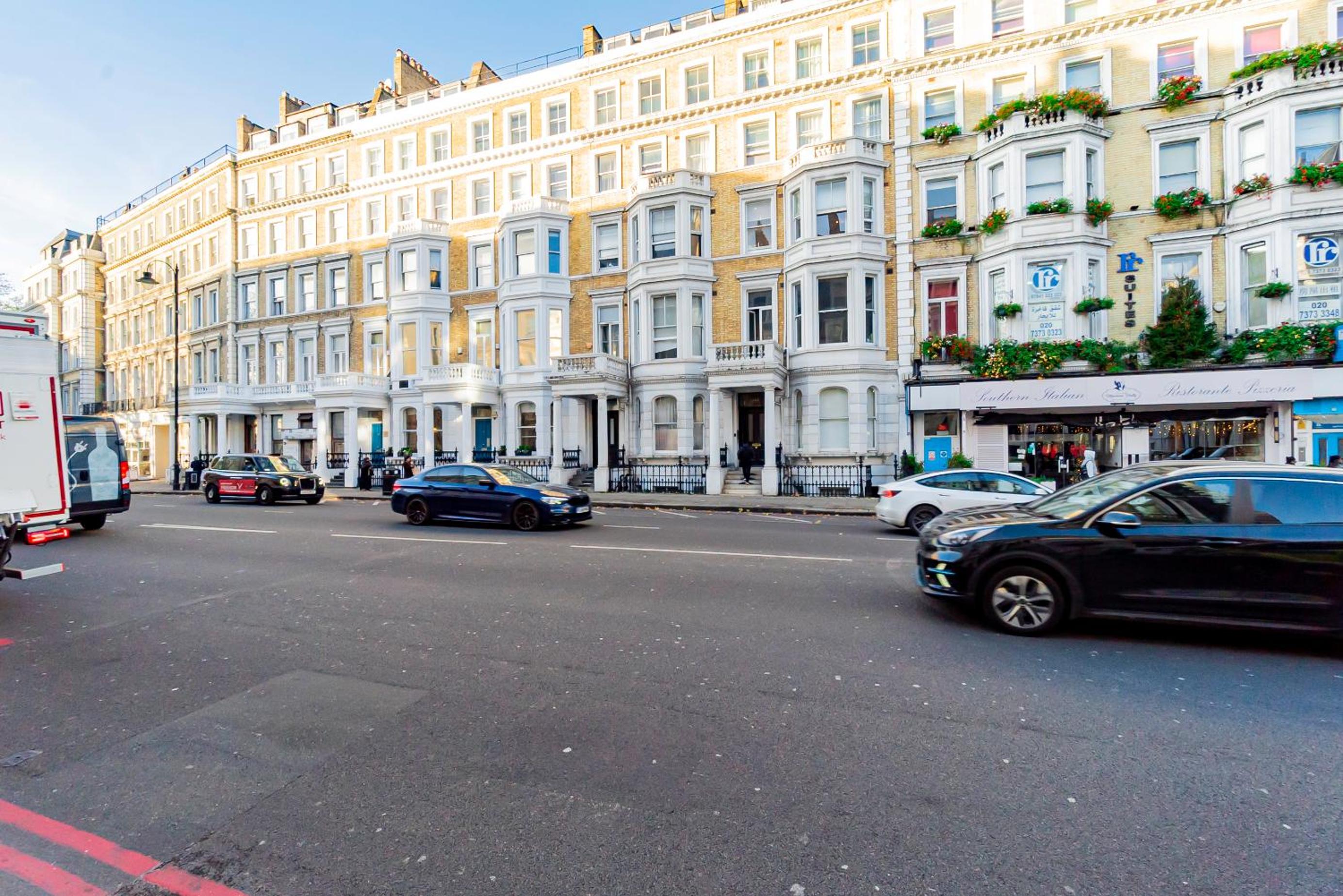 Chic 2 Bedrooms 2 Bathrooms at Kensington