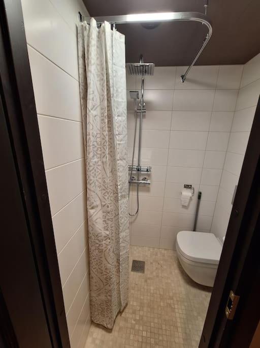 FELA SPEILHYTTE mirror cottage