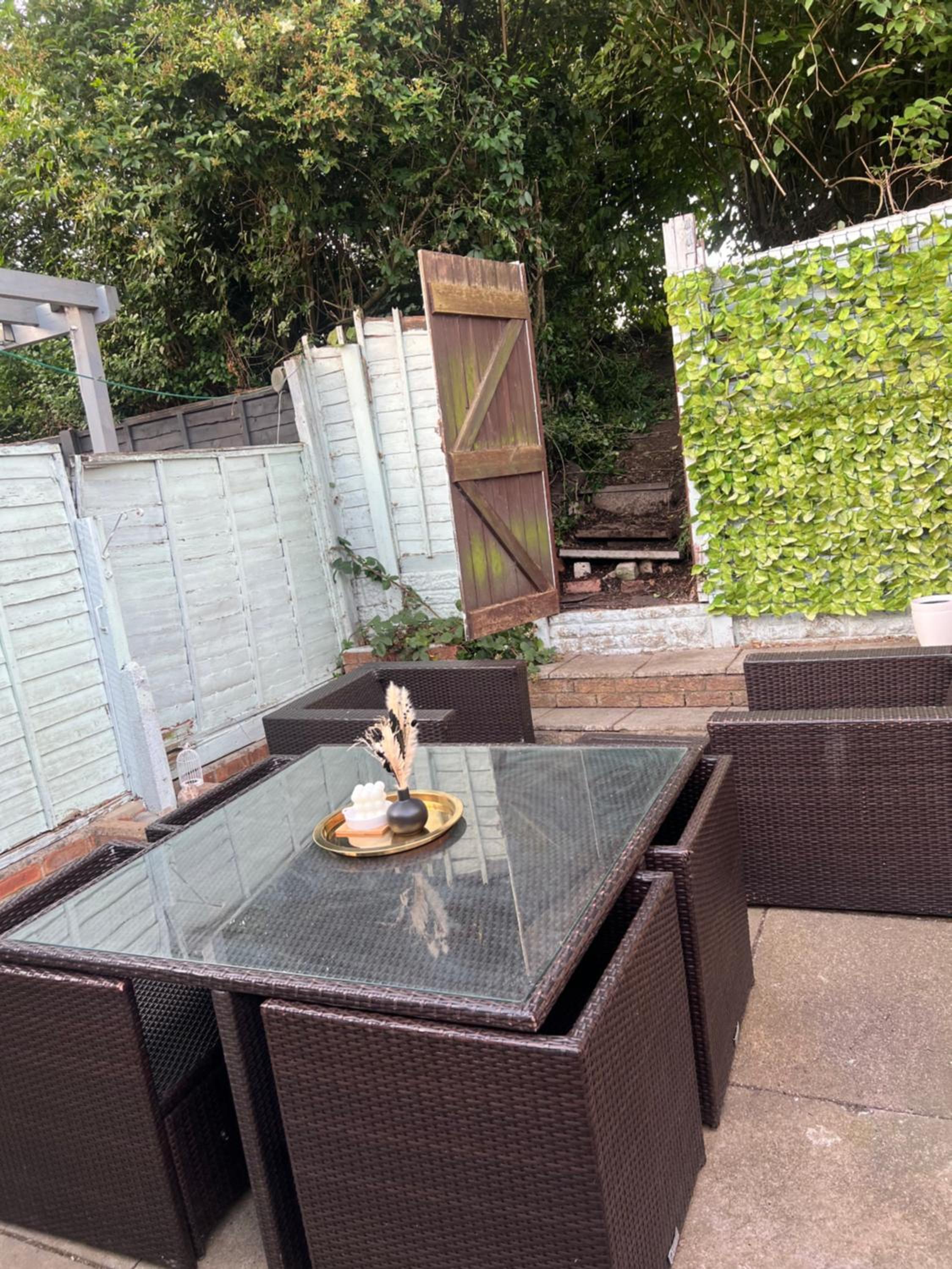 Spacious House with 4-Room Sleeps 8 Ideal for Contractors & Groups ,Family - Smart TV - Netflix - Parking - Birmingham 20min M6 J9