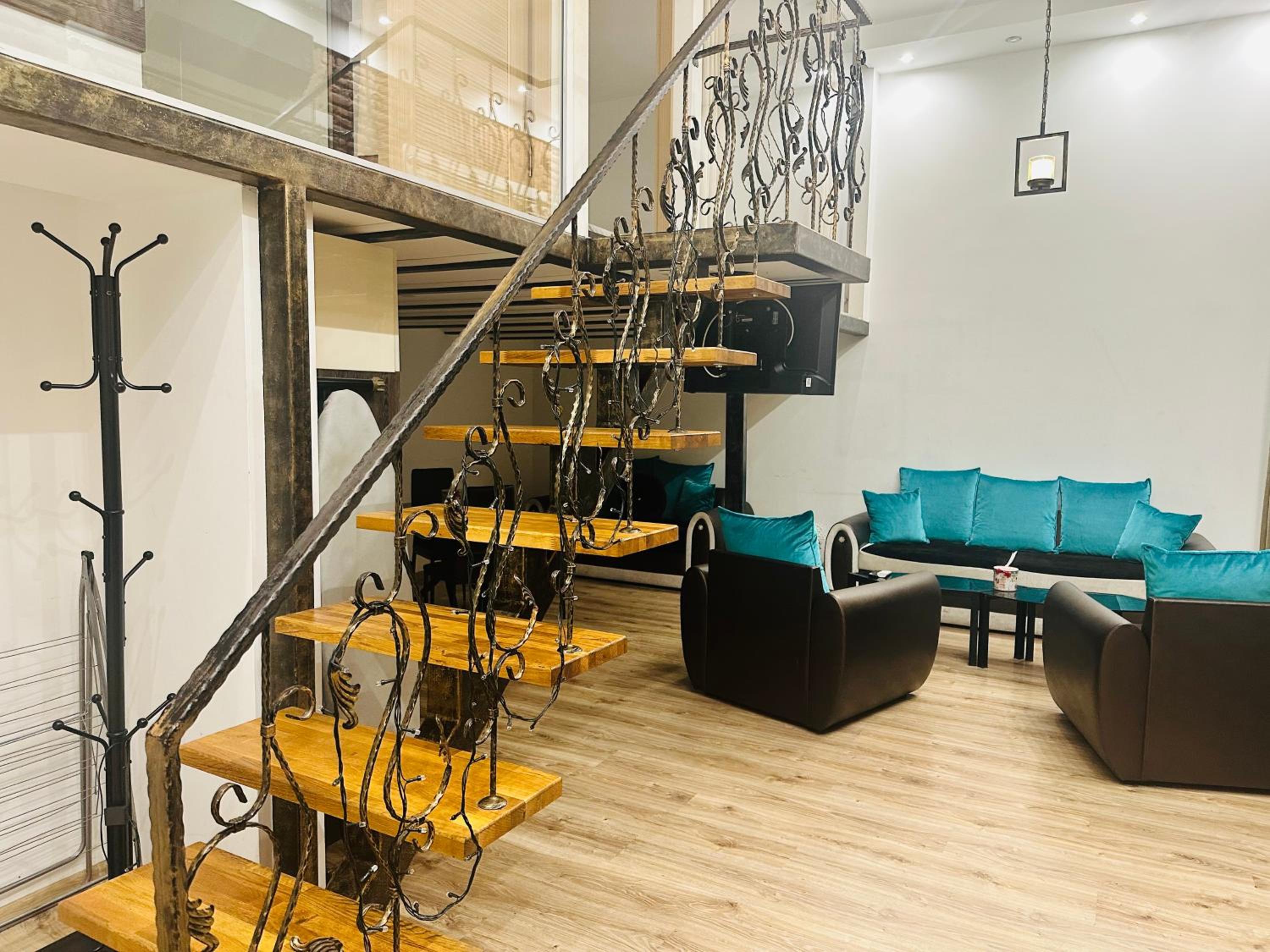 Apartment on Tabidze view 3