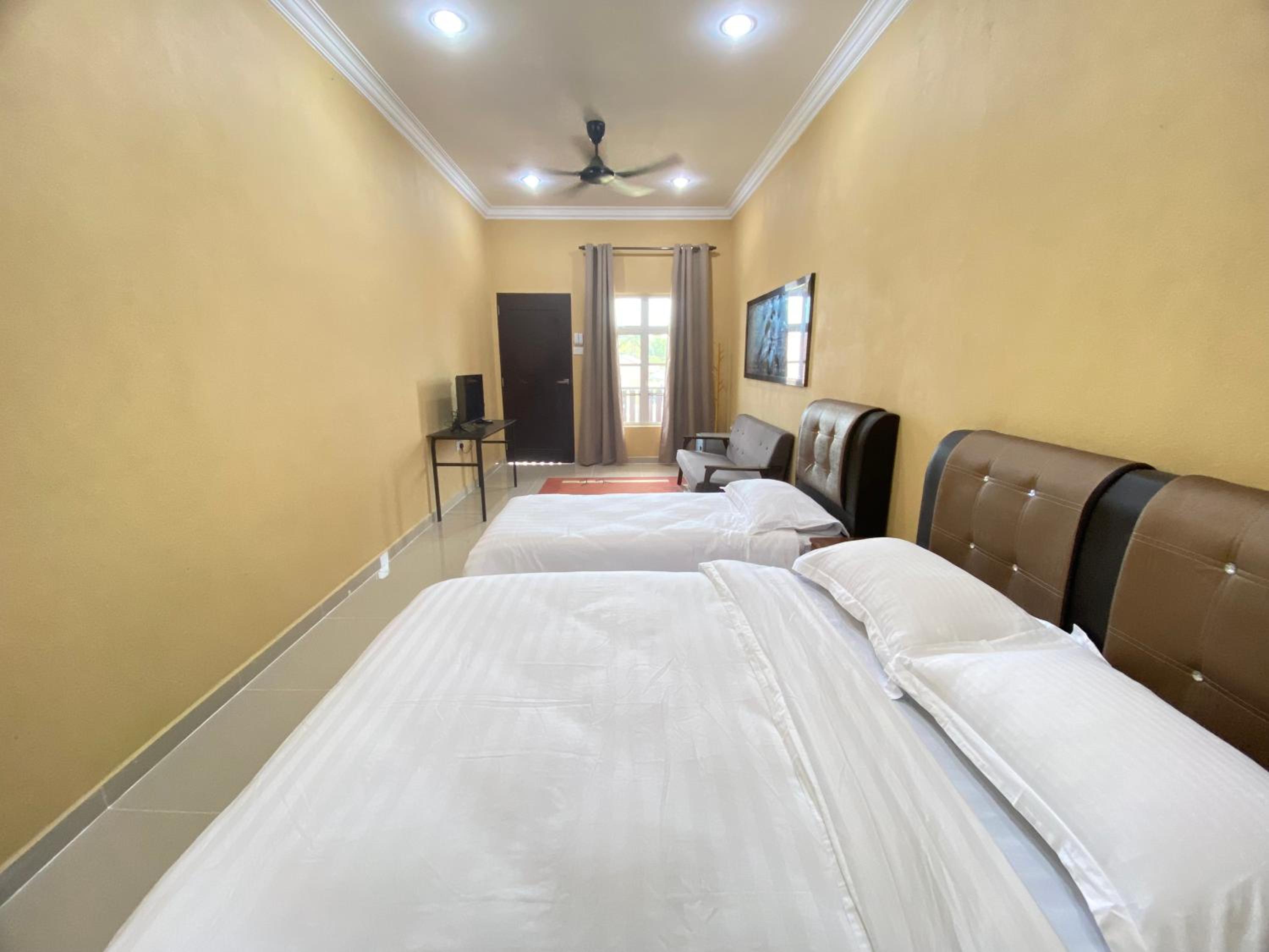 Okaasan's House - Triple Suite with Private Bathroom photo 4