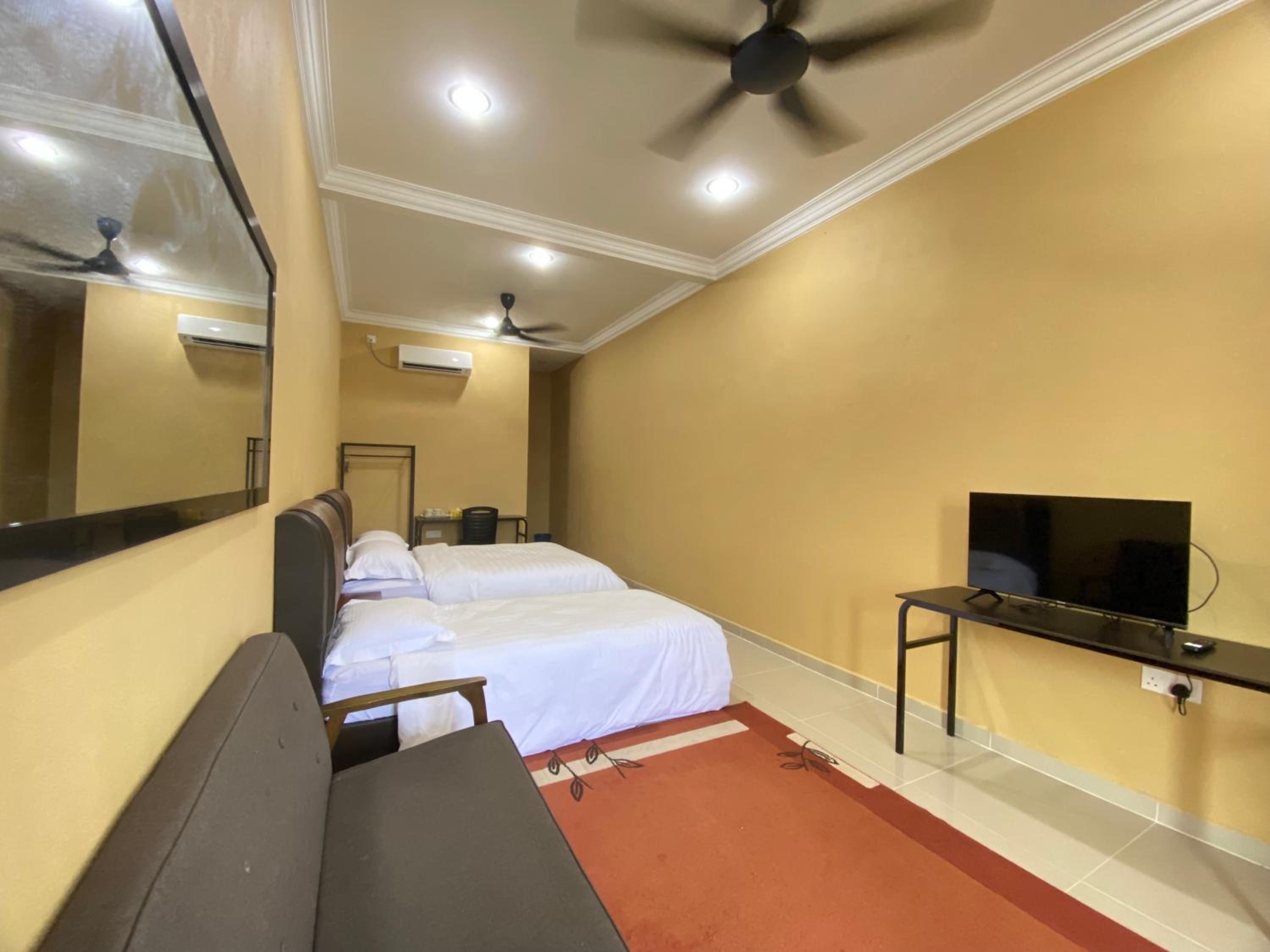 Okaasan's House - Triple Suite with Private Bathroom photo 2