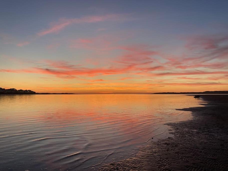 Riversmeet beach side holiday cottage